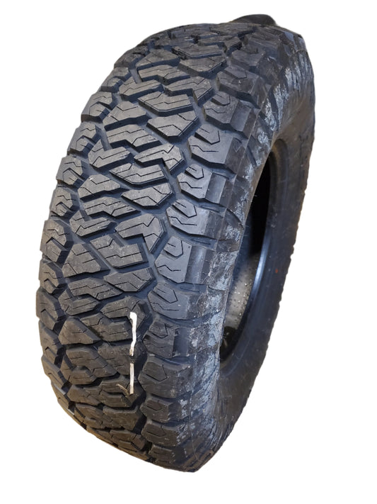 2 MAXXIS RAZR AT-811 BSW LT 285 75 18 129/126S 10PLY ALL TERRAIN TIRE TL00070200