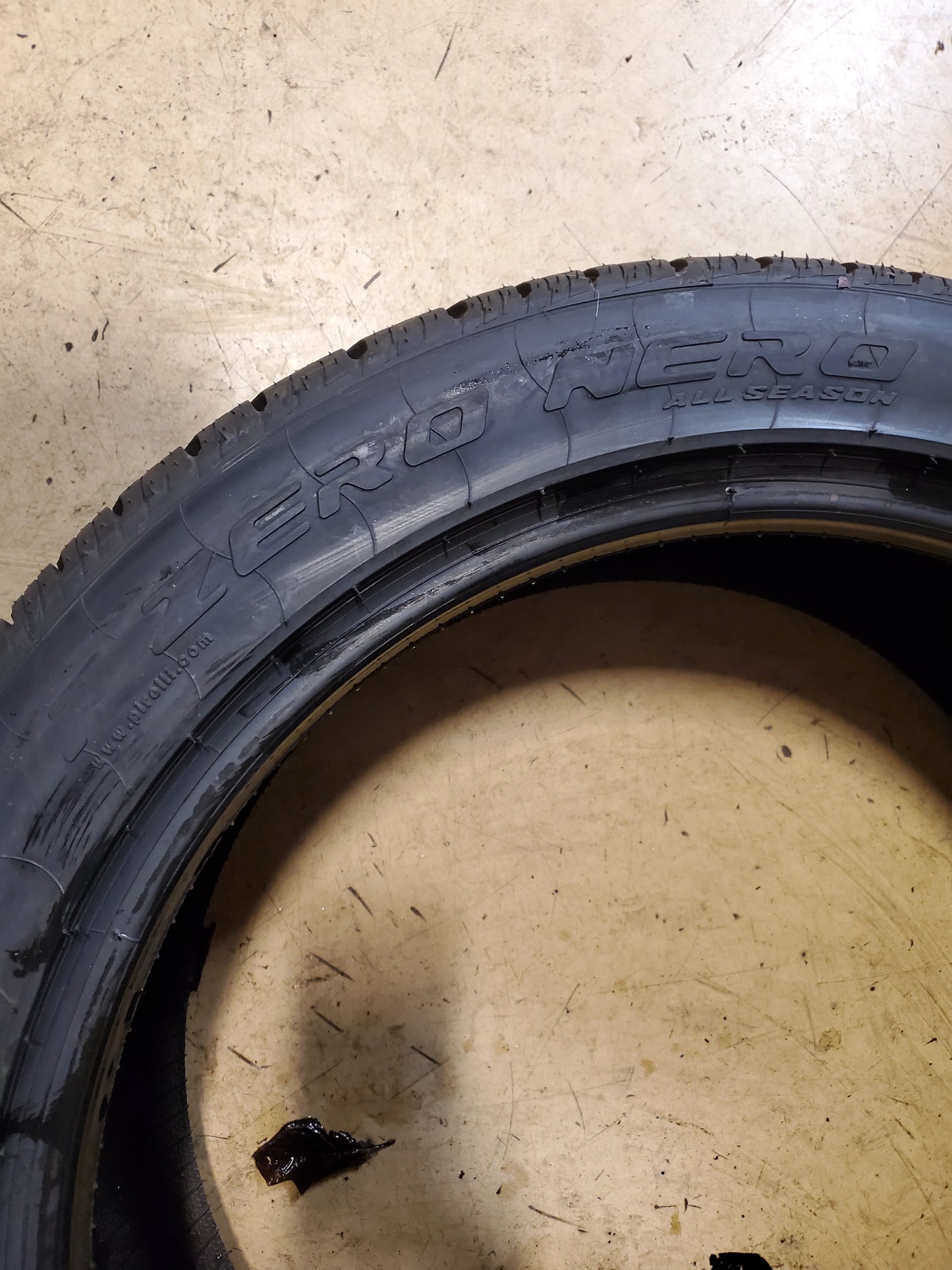 PIRELLI P ZERO NERO ALL SEASON BSW P 245 45 19 102H UHP TIRE 1957300