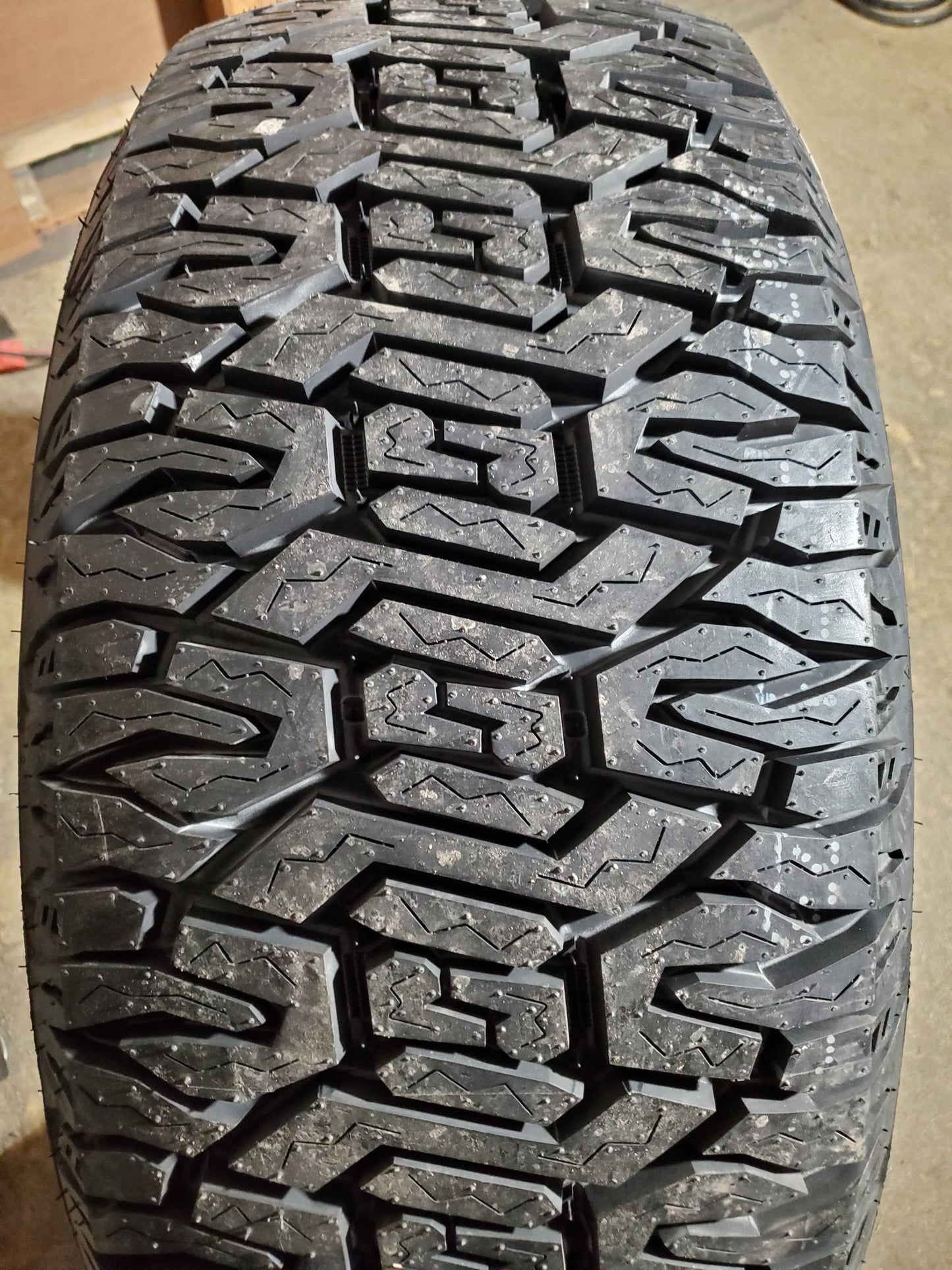 RADAR RENEGADE A/T PRO BSW LT 285 55 20 122/119S 10PLY ALL TERRAIN TIRE RACSTH0017