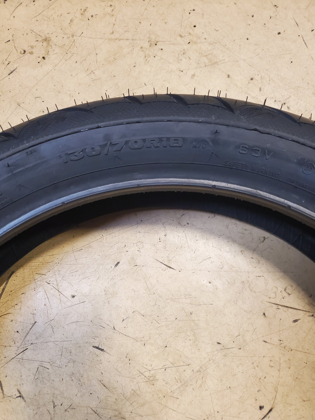 AVON COBRA CHROME TRIKE BSW 130 70 18 63V FRONT TRIKE TIRE 640569
