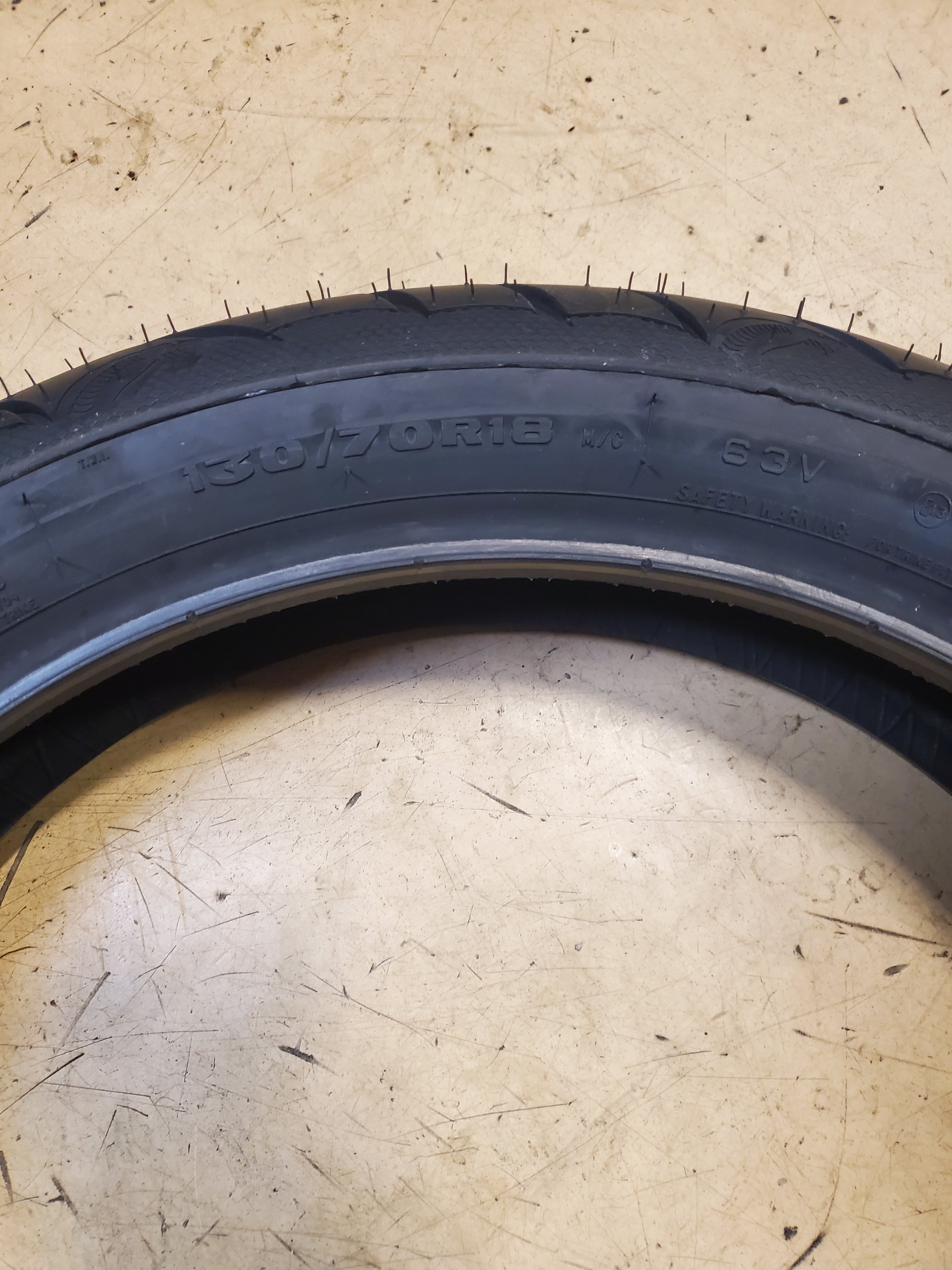 AVON COBRA CHROME TRIKE BSW 130 70 18 63V FRONT TRIKE TIRE 640569