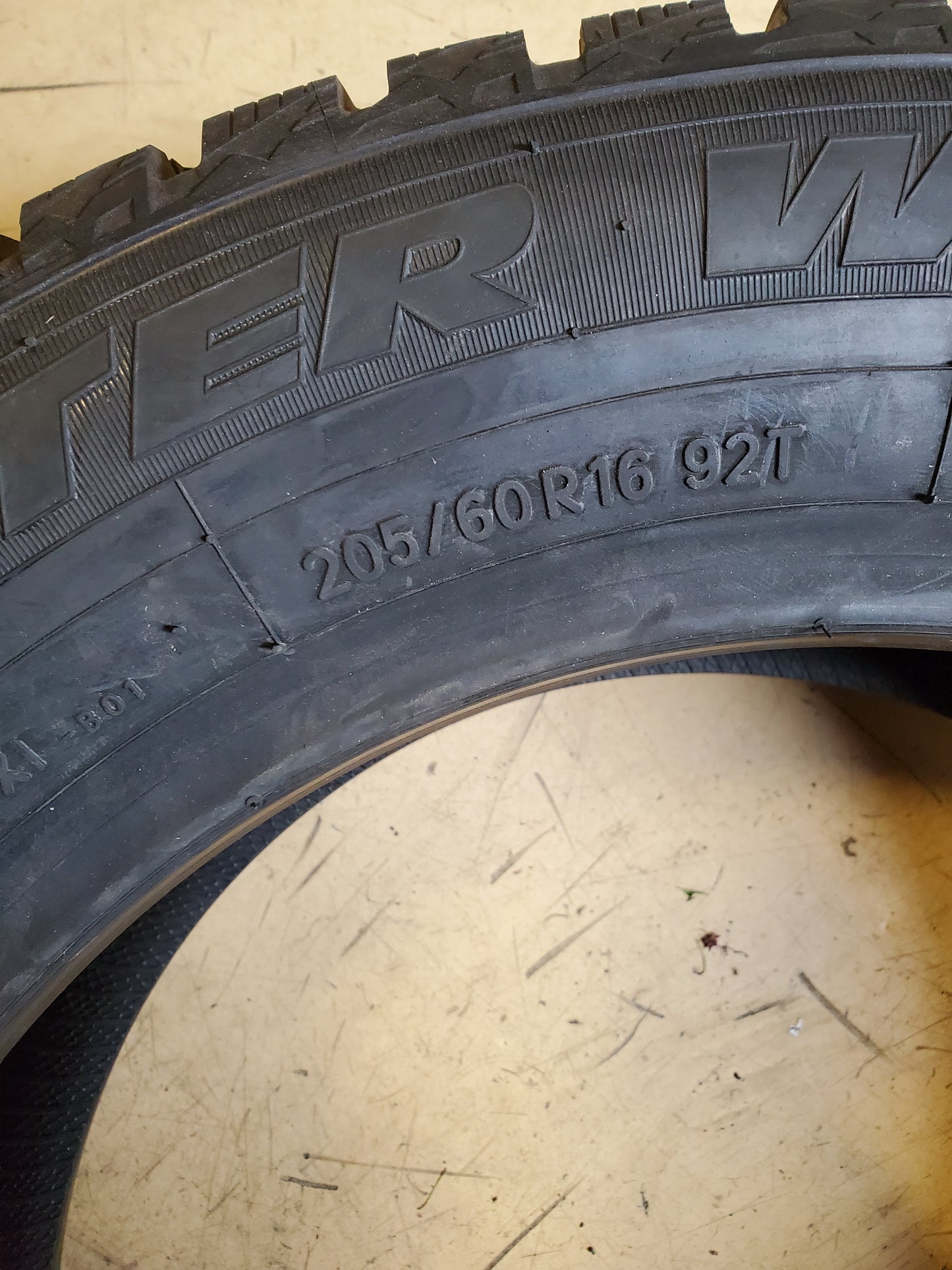 VANGUARD ARCTIC CLAW WXI BSW P 205 60 16 92T WINTER TIRE ARC51