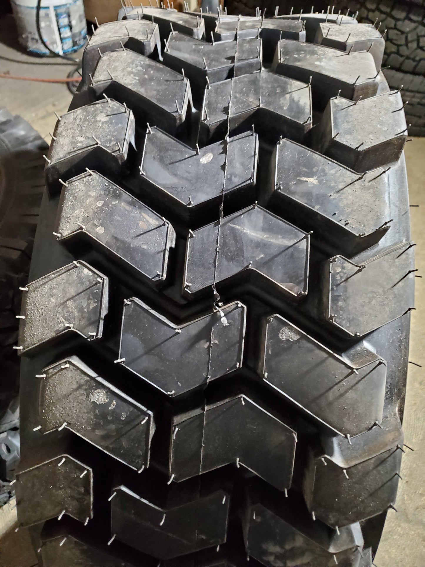 DAWG POUND RUFF DAWG BSW  12 16.5 12PLY SKID STEER TIRE 81894878