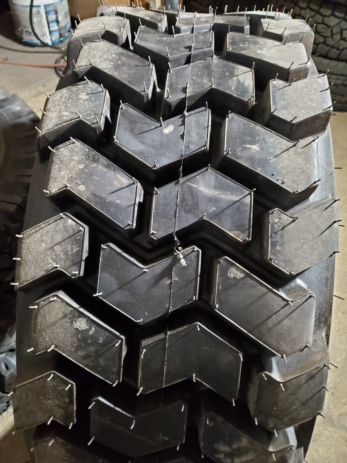 DAWG POUND RUFF DAWG BSW  12 16.5 12PLY SKID STEER TIRE 81894878