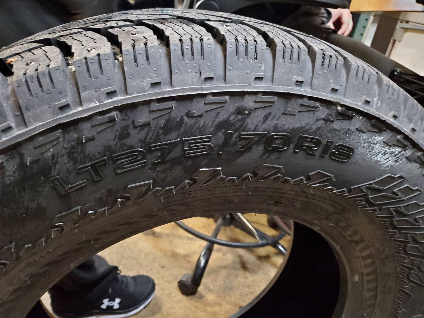 2 NOKIAN HAKKAPELIITTA LT 3 EV BSW LT 275 70 18 125/122Q 10PLY WINTER TIRE TS32404