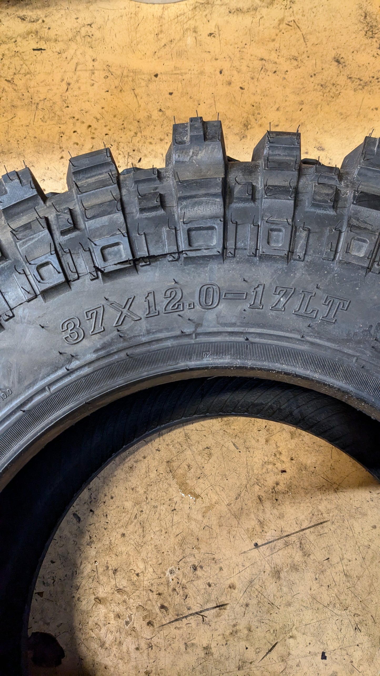 SUPER SWAMPER TSL/SX11 BSW LT 37 12 17 10PLY ALL SEASON TIRE SX2-85