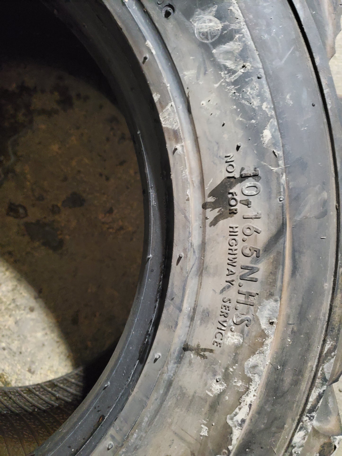 NOS DEESTONE D304 BSW  10-16.5 134A2 10PLY FORKLIFT TIRE DS6105