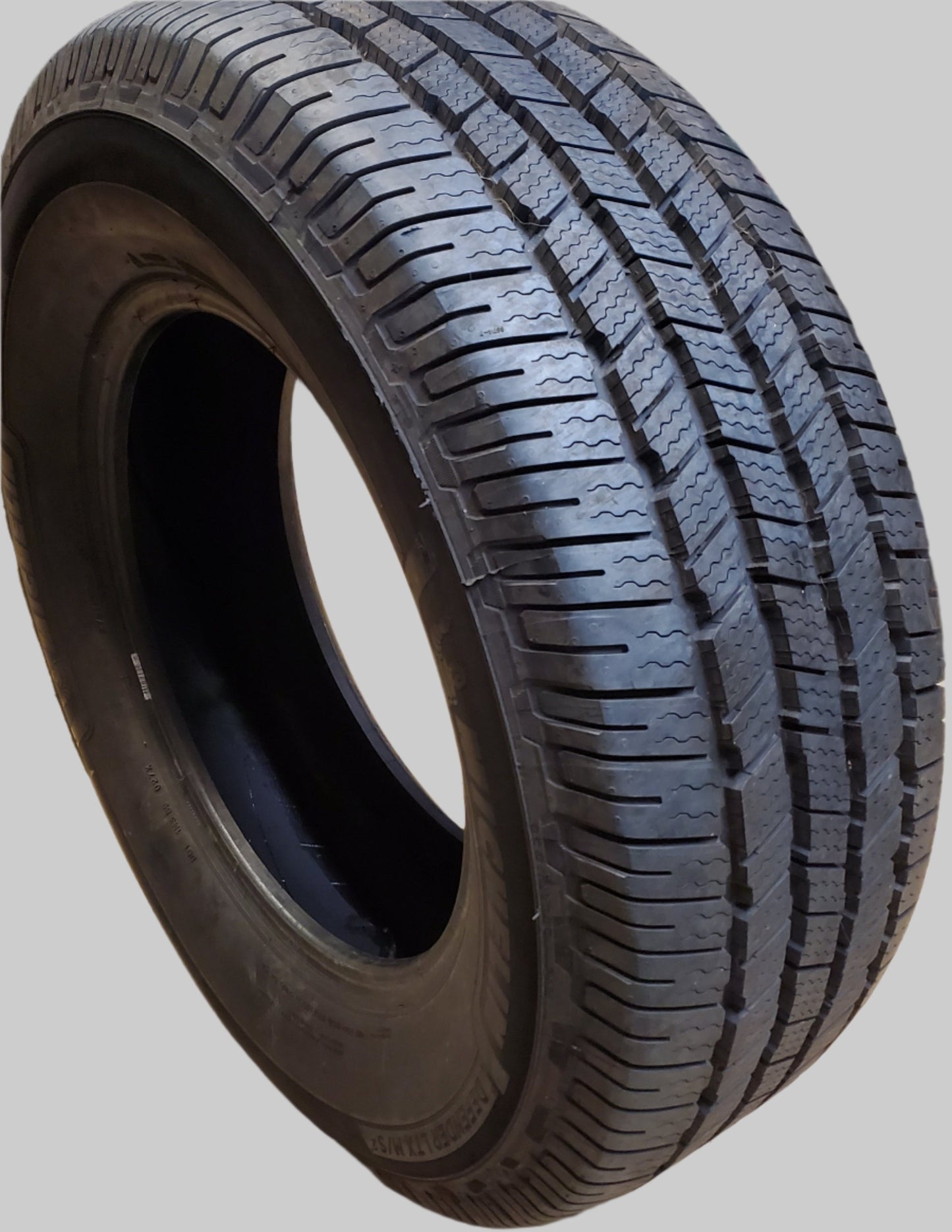 USED 12/32” 1 PATCH MICHELIN DEFENDER LTX M/S2 P 275 65 18 116T XL TIRE 09590