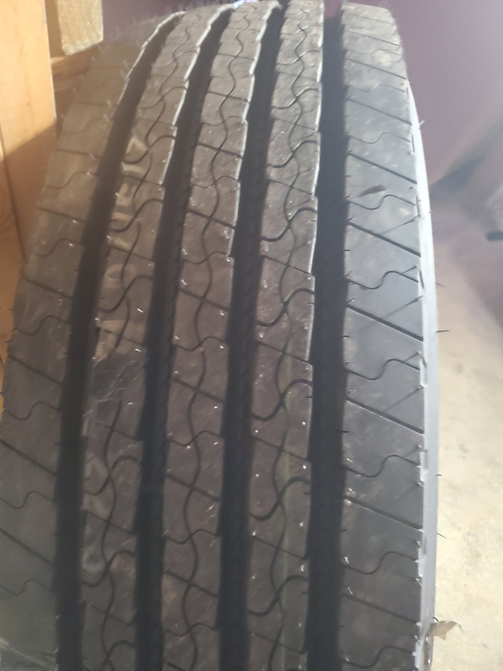 KUMHO KRS03 BSW LT 275 70 22.5 148/145M 16PLY STEER TIRE 1646013