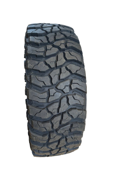 VENOM POWER SWAMPTHING M/T RWL LT 265 70 17 123/120Q MUD TERRAIN TIRE CVPSWMT19