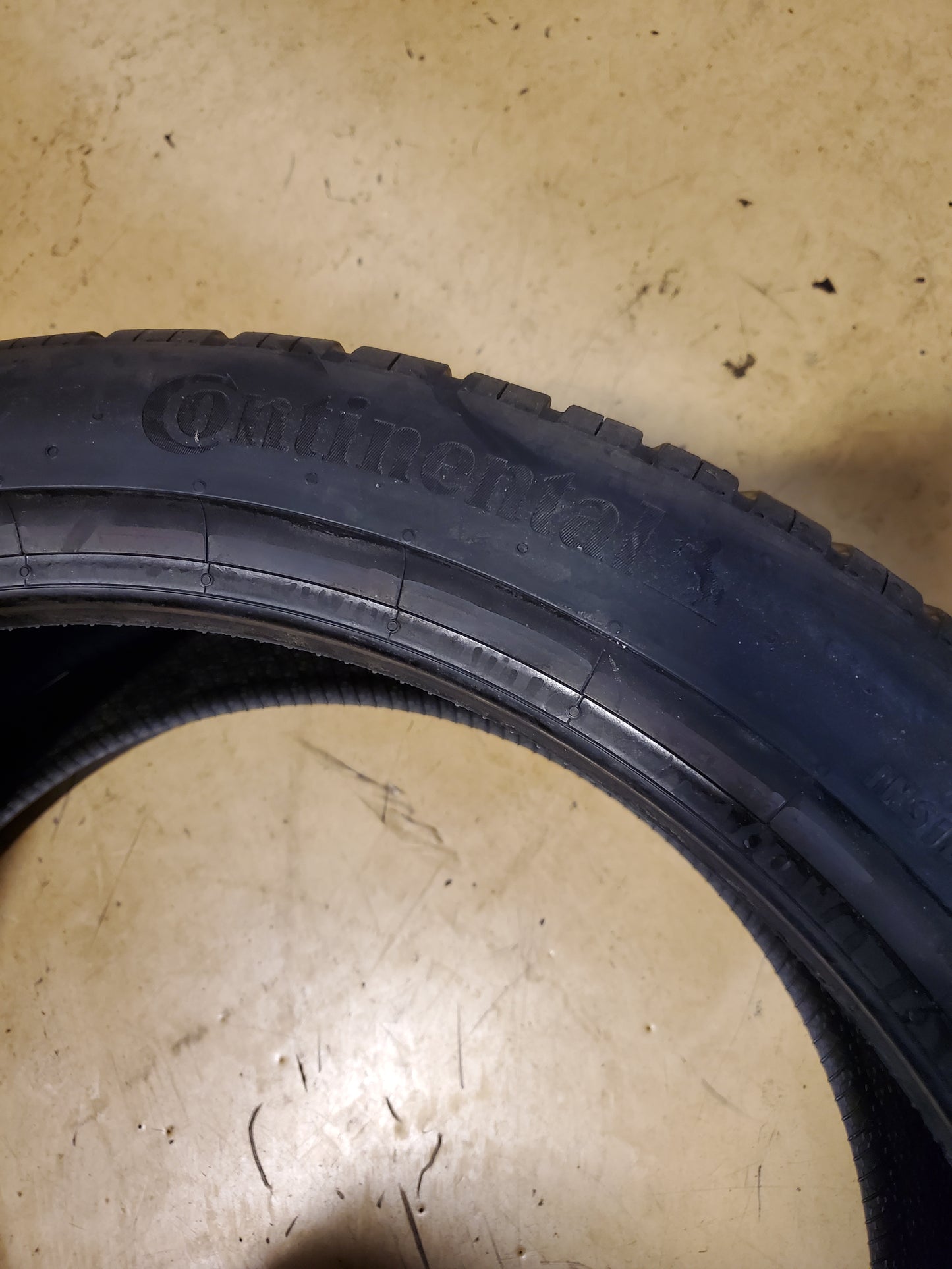 CONTINENTAL EXTREMECONTACT DWS06 PLUS P 265 35 19 98Y XL UHP TIRE 15573290000