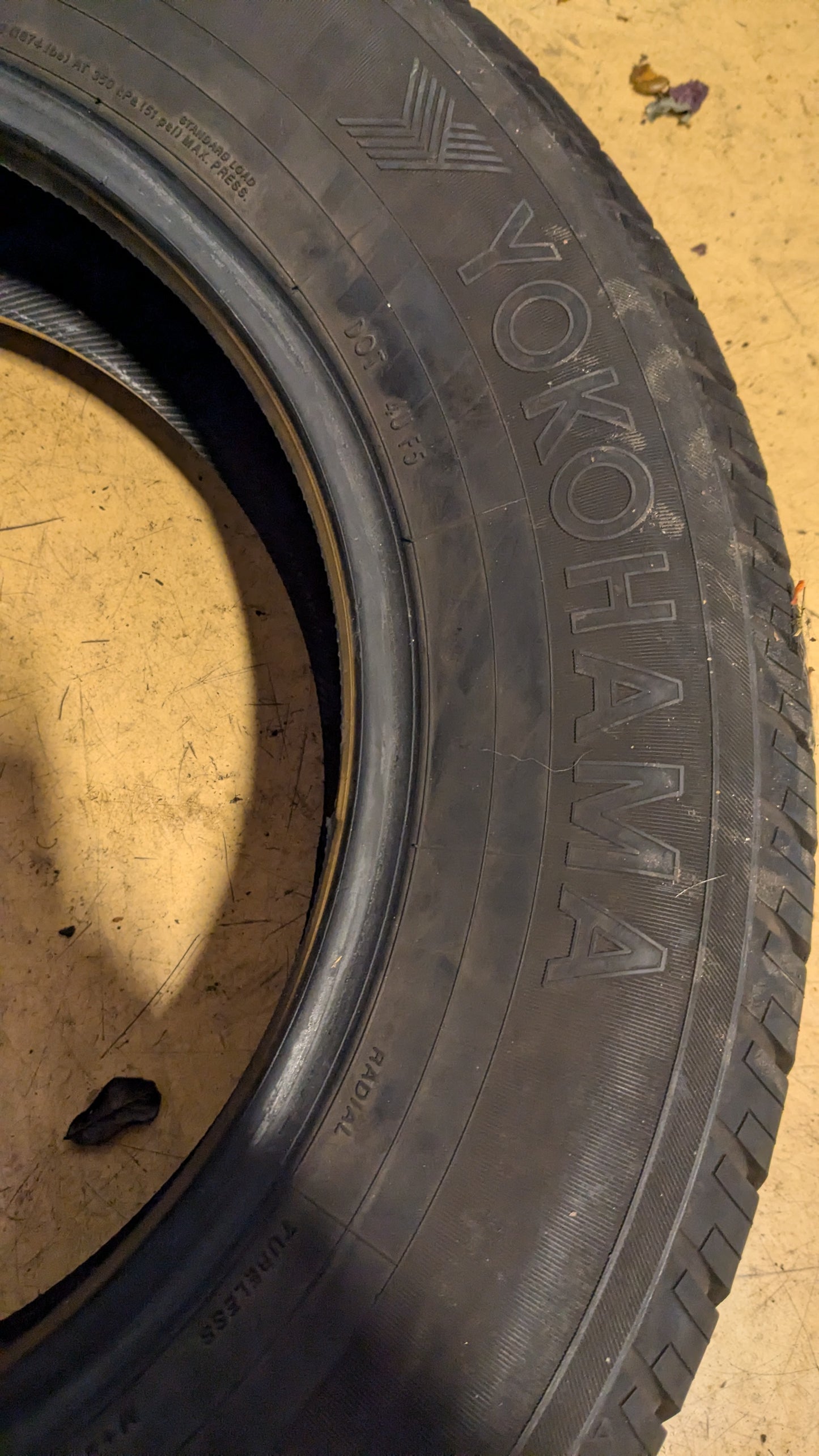 USED 9/32" YOKOHAMA AVID ASCEND GT  BSW P 225 65 17 102H ALL SEASON TIRE 110132755