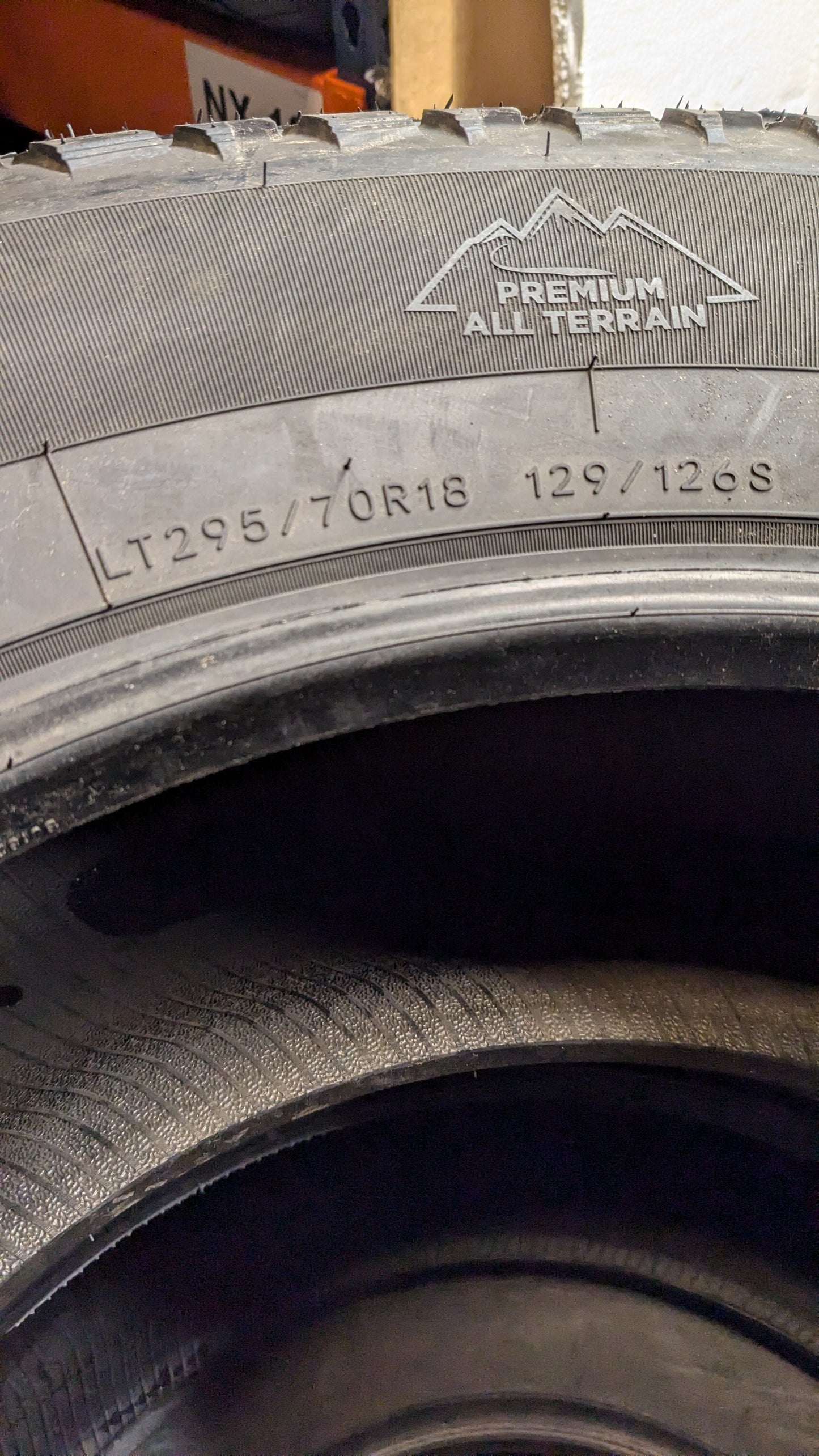 MULTI-MILE WILD COUNTRY XTX AT4S BSW LT 295 70 18 129/126S 10PLY MMXTA92