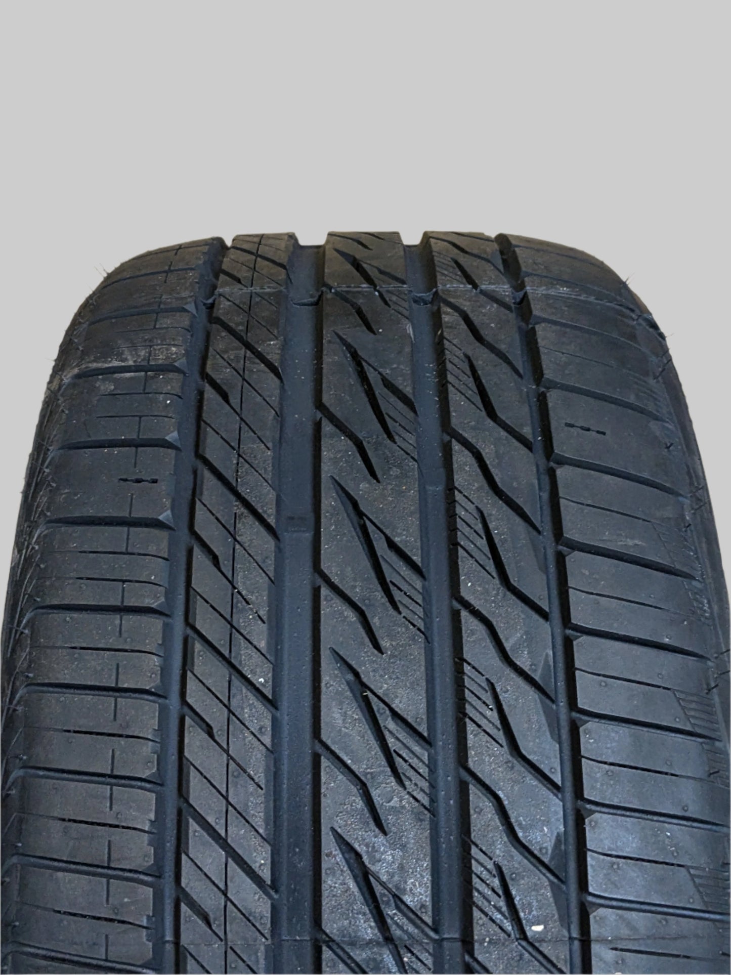 NITTO MOTIVO P 245 40 17 95W XL ULTRA HIGH PERFORMANCE TIRE 210100
