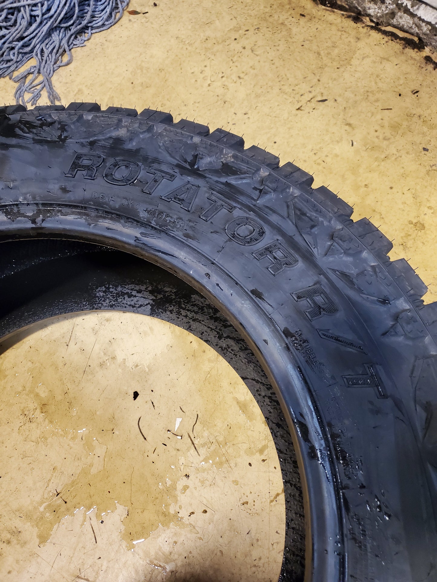 EVOLUXX ROTATOR R/T BSW LT 37 13.5 22 128Q 12PLY RUGGED TIRE 221035089