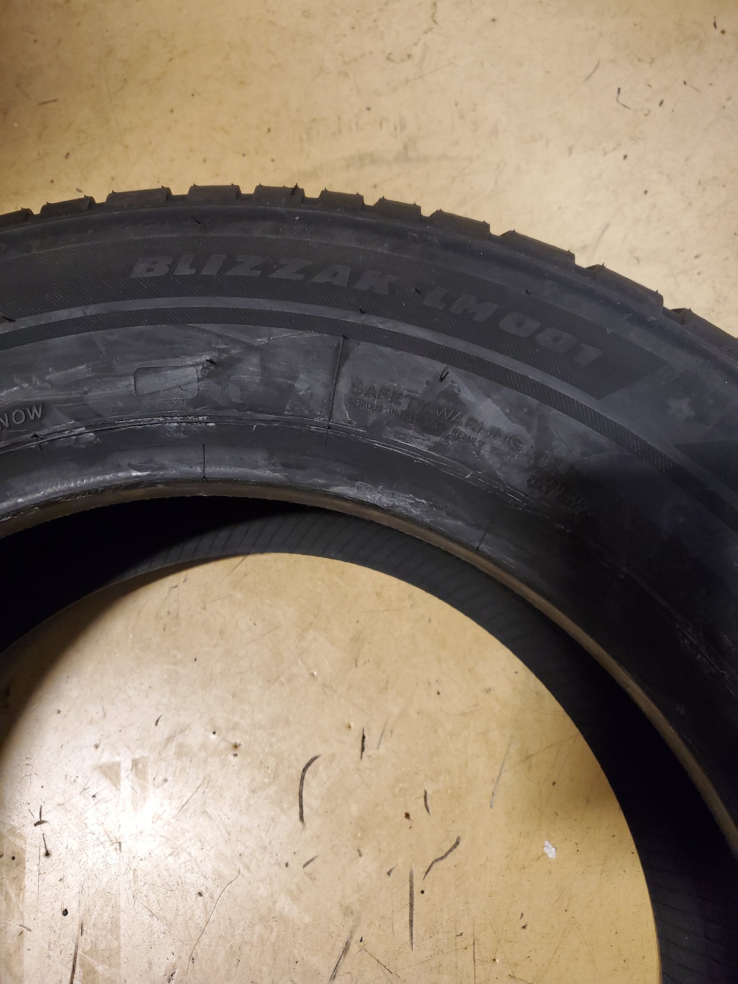 BRIDGESTONE BLIZZAK LM001 BSW P 205 65 16 95H WINTER TIRE 011790