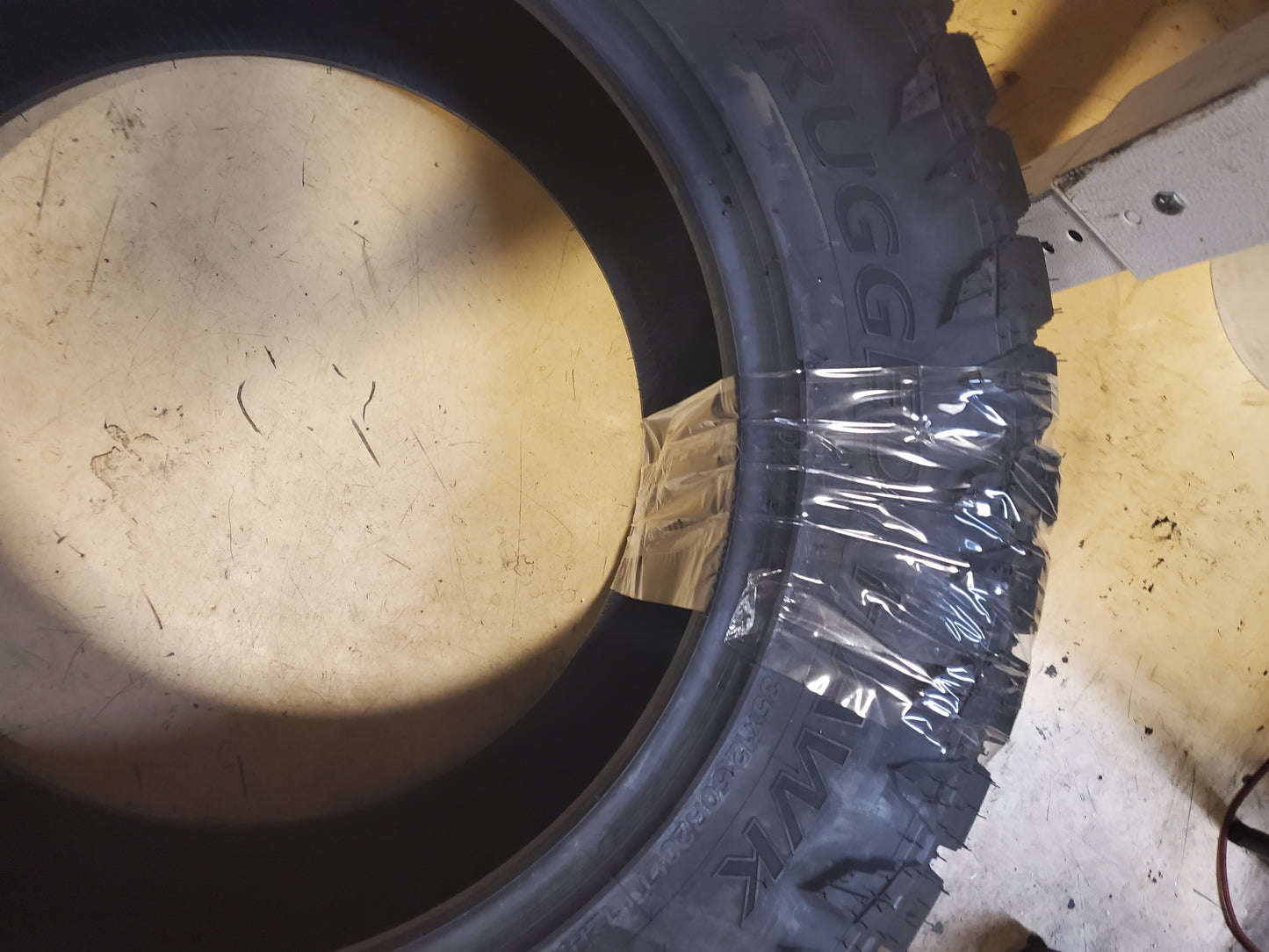 ACHILLES RUGGED HAWK BSW LT 35 12.5 20 125Q 12PLY RUGGED TIRE ARH95