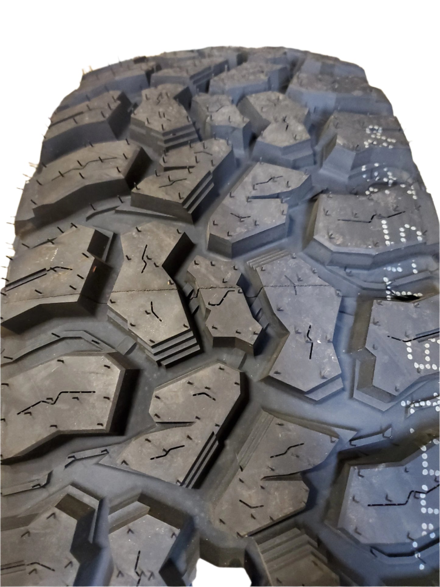 MASTERTRACK BADLANDS M/T BSW LT 285 75 16 126/123Q 10PLY MUD TIRE MASTMT001S1