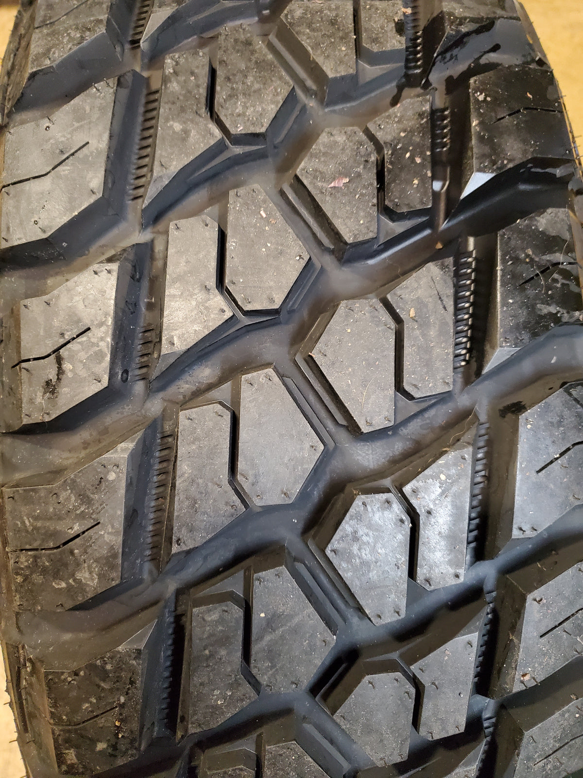 ROADONE CAVALARY M/T X  BSW LT 275 60 20 123/120Q 10PLY MUD TERRAIN TIRE RL1359