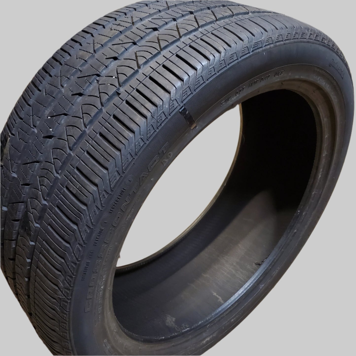 USED 8/32” OF 10/32” CONTINENTAL CROSSCONTACT LX SPORT (AO) AUDI P 285 40 22 110H XL HIGHWAY A/S TIRE 15504750000