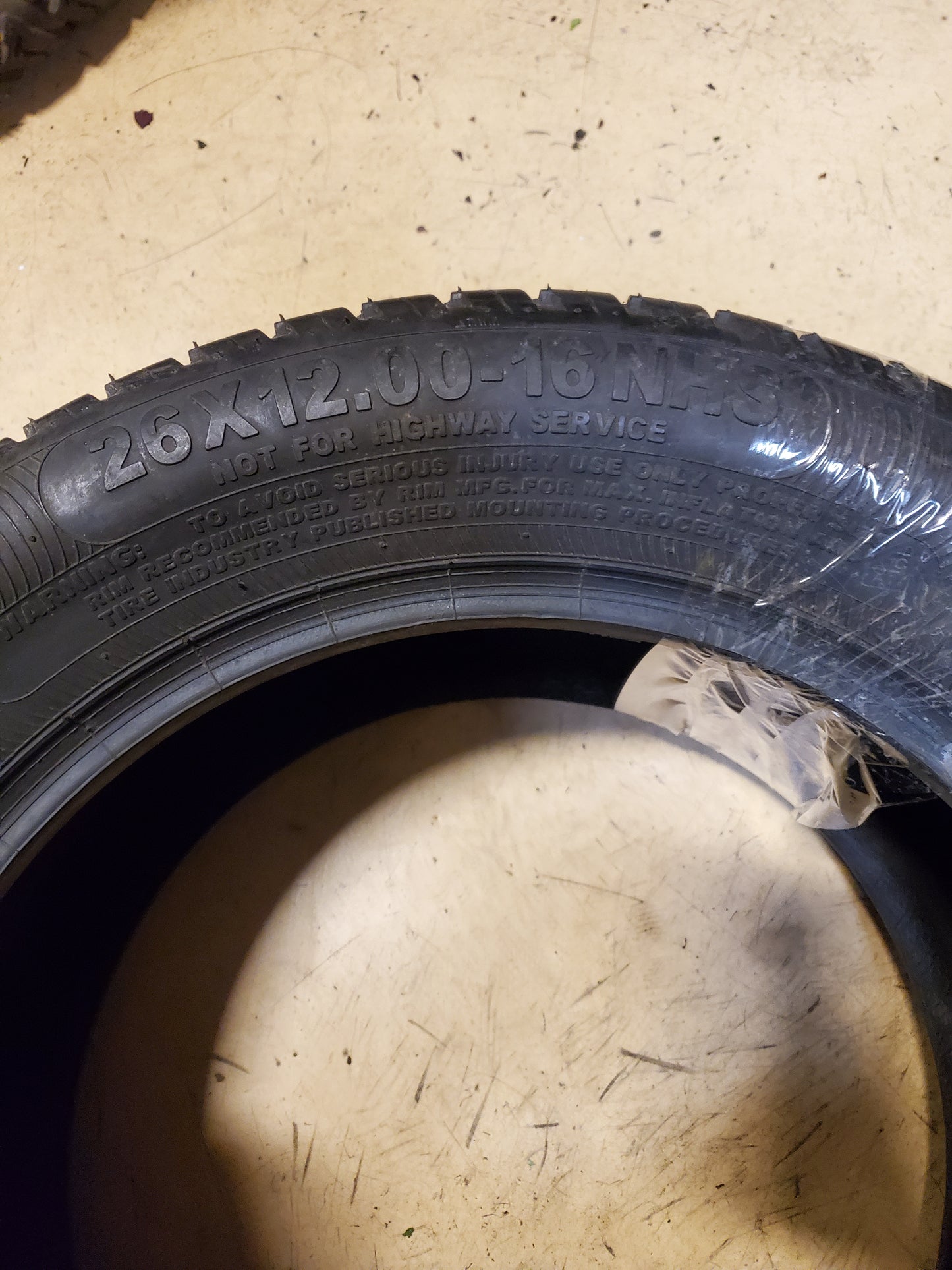 ARMSTRONG HBR LAWN MASTER BSW 26 12 16 4PLY LAWN TIRE T870426120016
