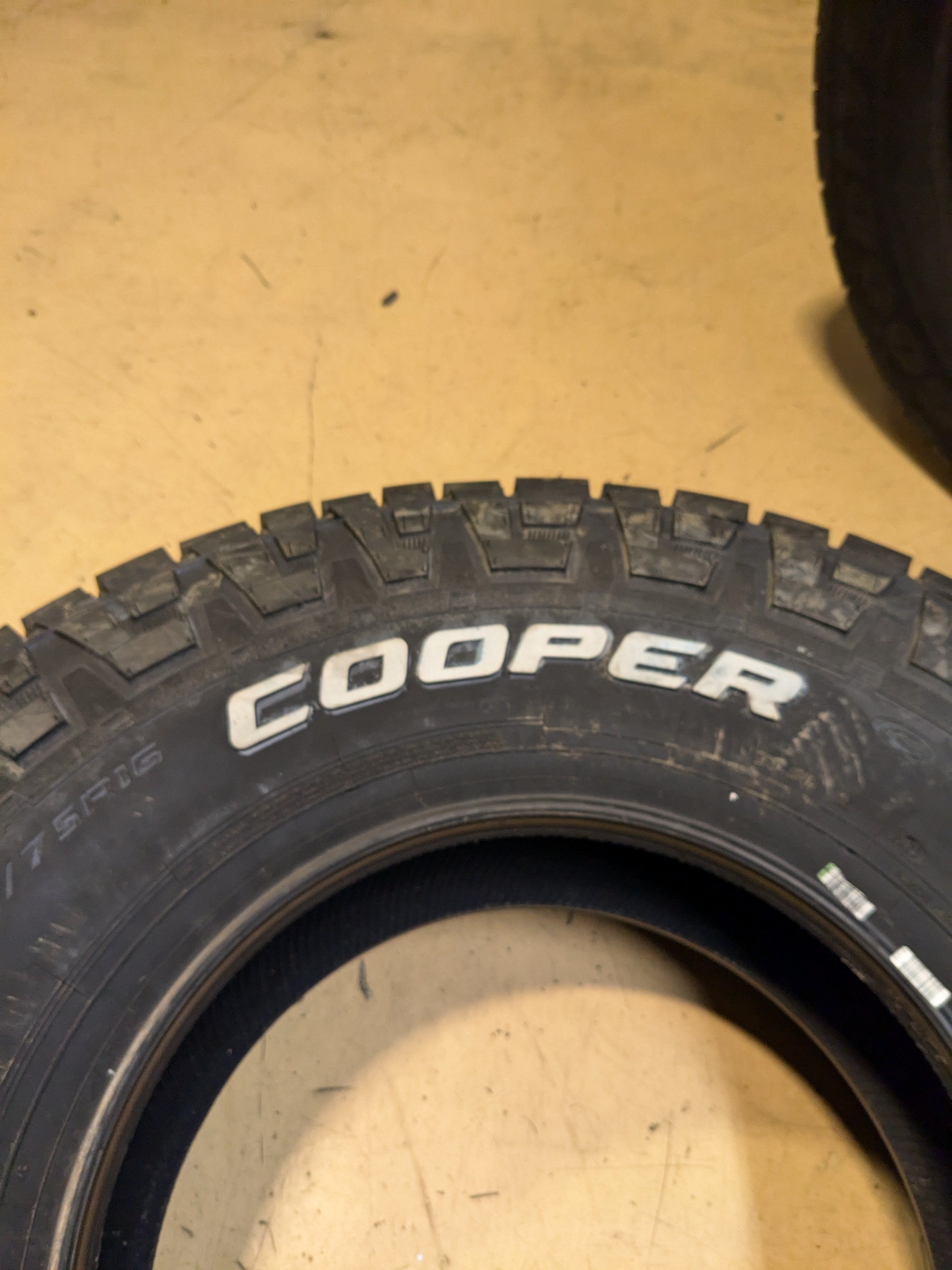 COOPER DISCOVERER AT3 XLT RWL LT 295 75 16 128/125R LRE 10PLY ALL TERRAIN TIRE 170040027