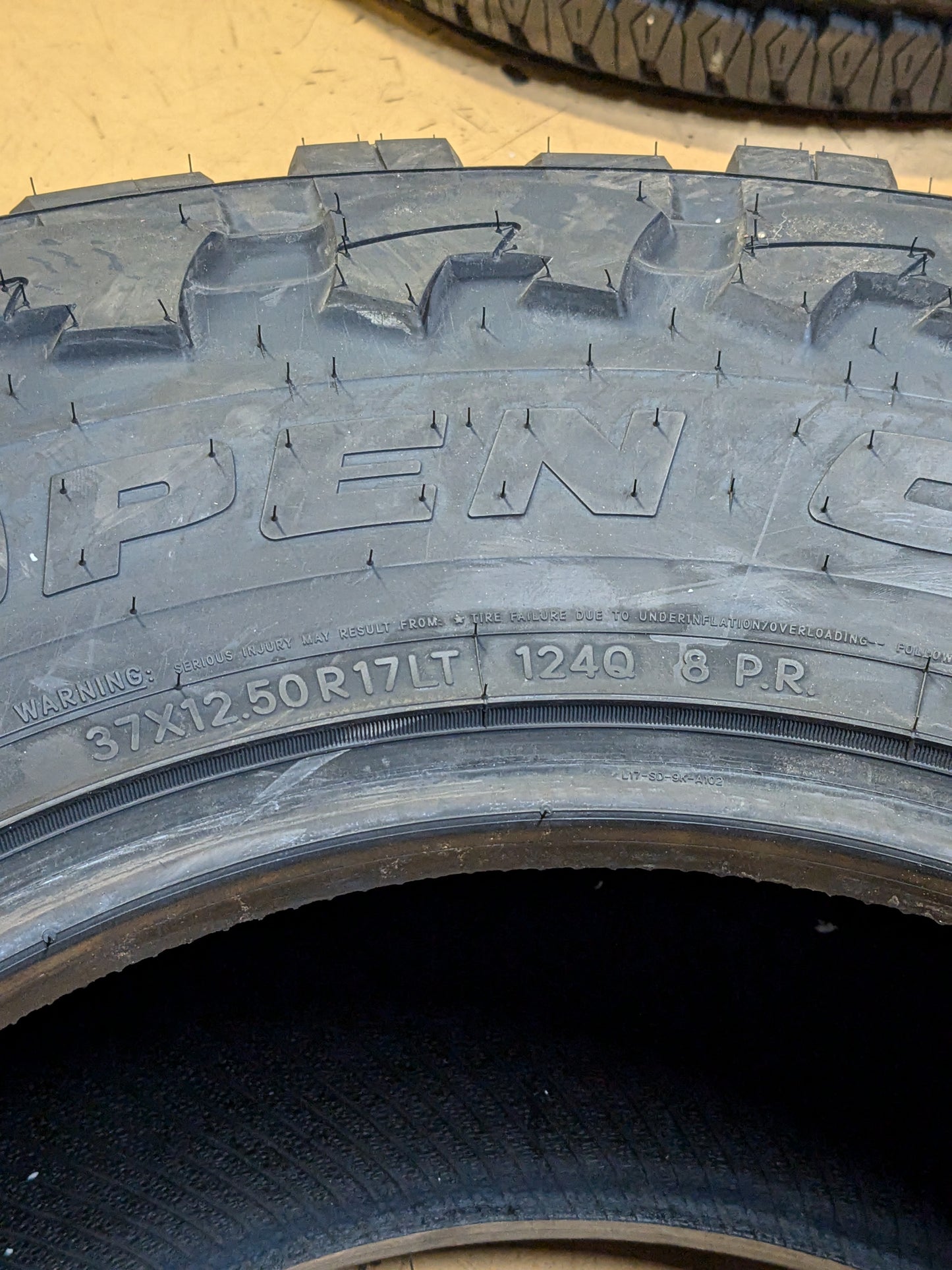 TOYO OPEN COUNTRY M/T LT 37 12.5 17 124Q LRD 8PLY MUD TERRAIN TIRE 360770