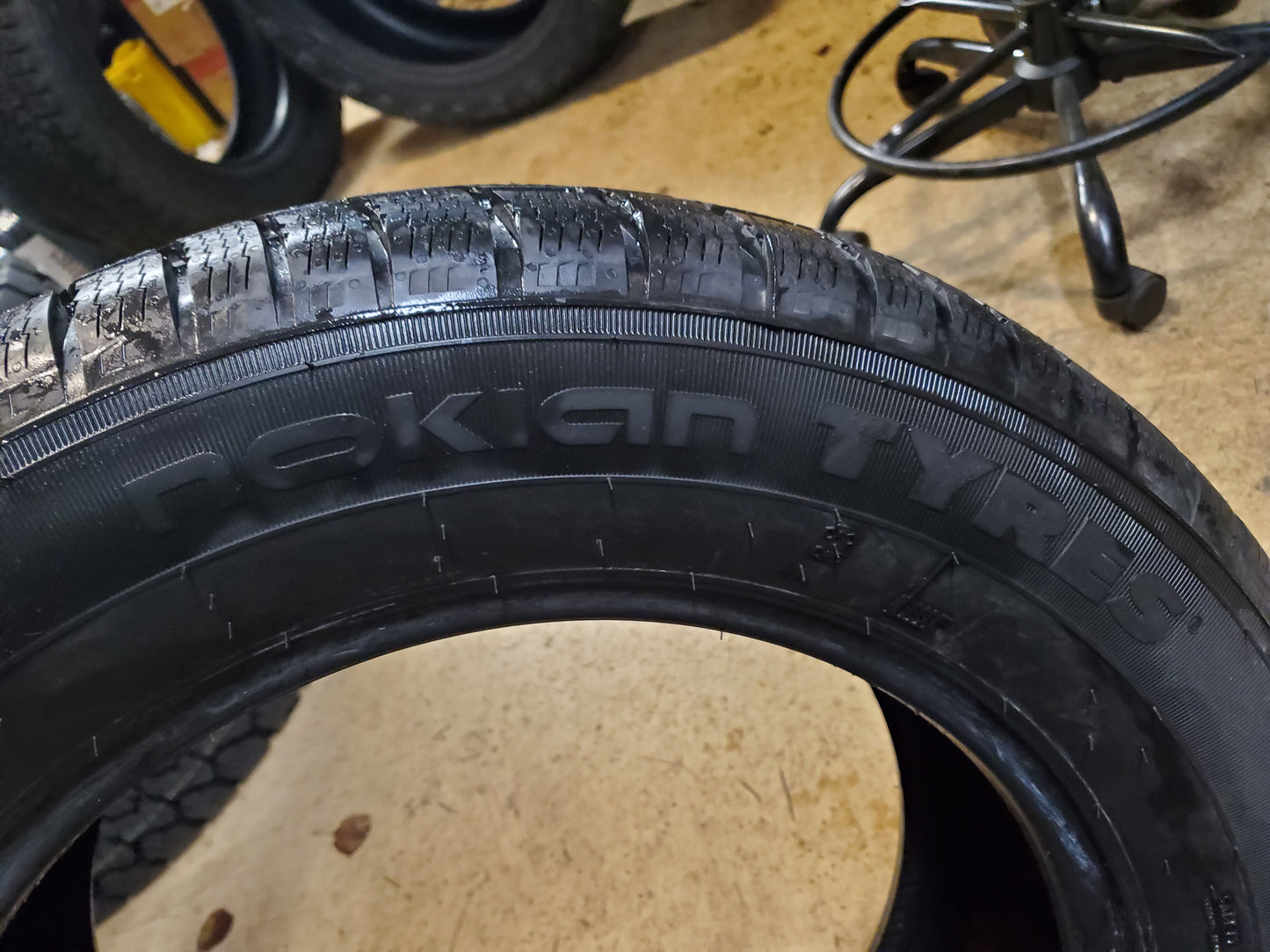 NOS NOKIAN WR G4 SUV BSW P 235 60 17 106H XL HIGHWAY TIRE T430921