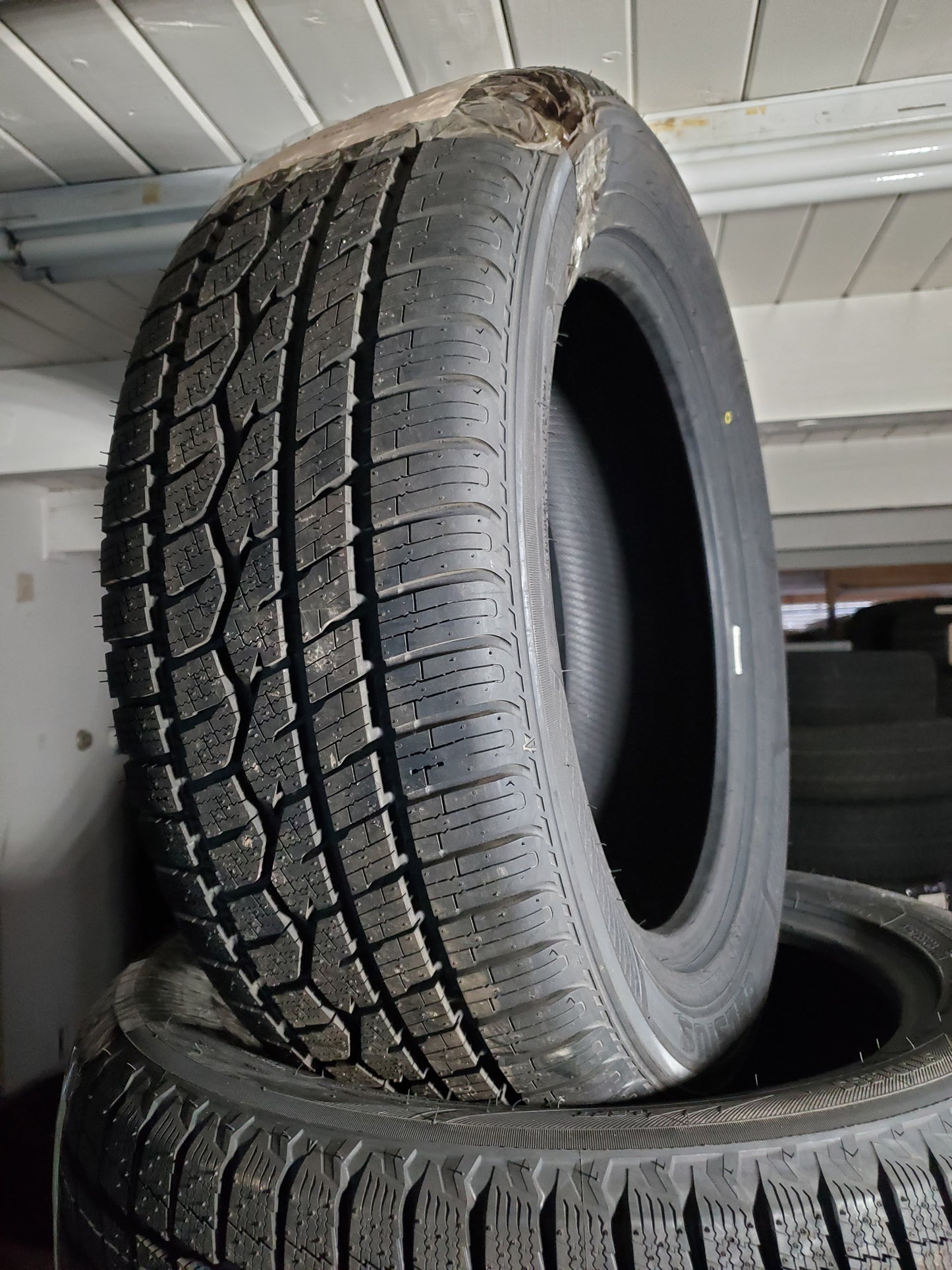 TOYO CELSIUS BSW P 235 55 18 100V ALL SEASON TIRE 128970