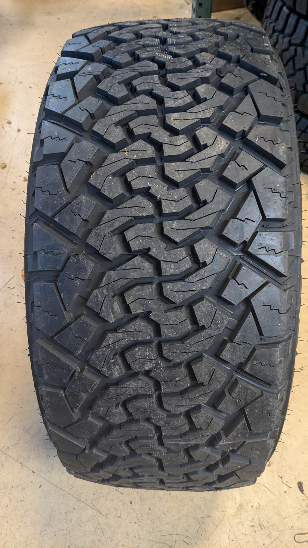 VENOM POWER TERRA HUNTER X/T BSW LT 35 13.5 22 120Q 10PLY RUGGED TERRAIN TIRE CVPXT01