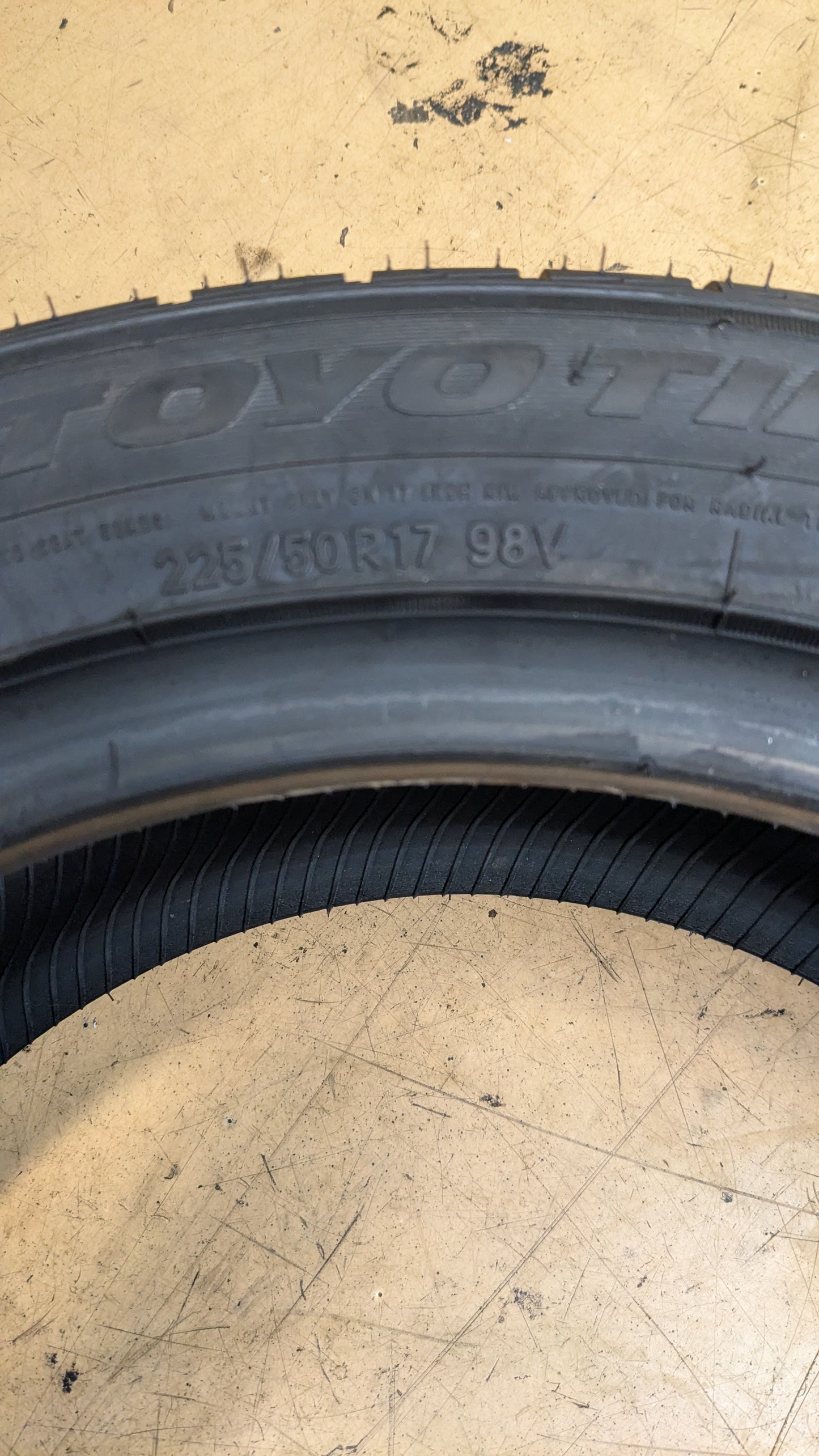 TOYO CELSIUS SPORT BSW P 225 50 17 98V XL ALL WEATHER TIRE 127580