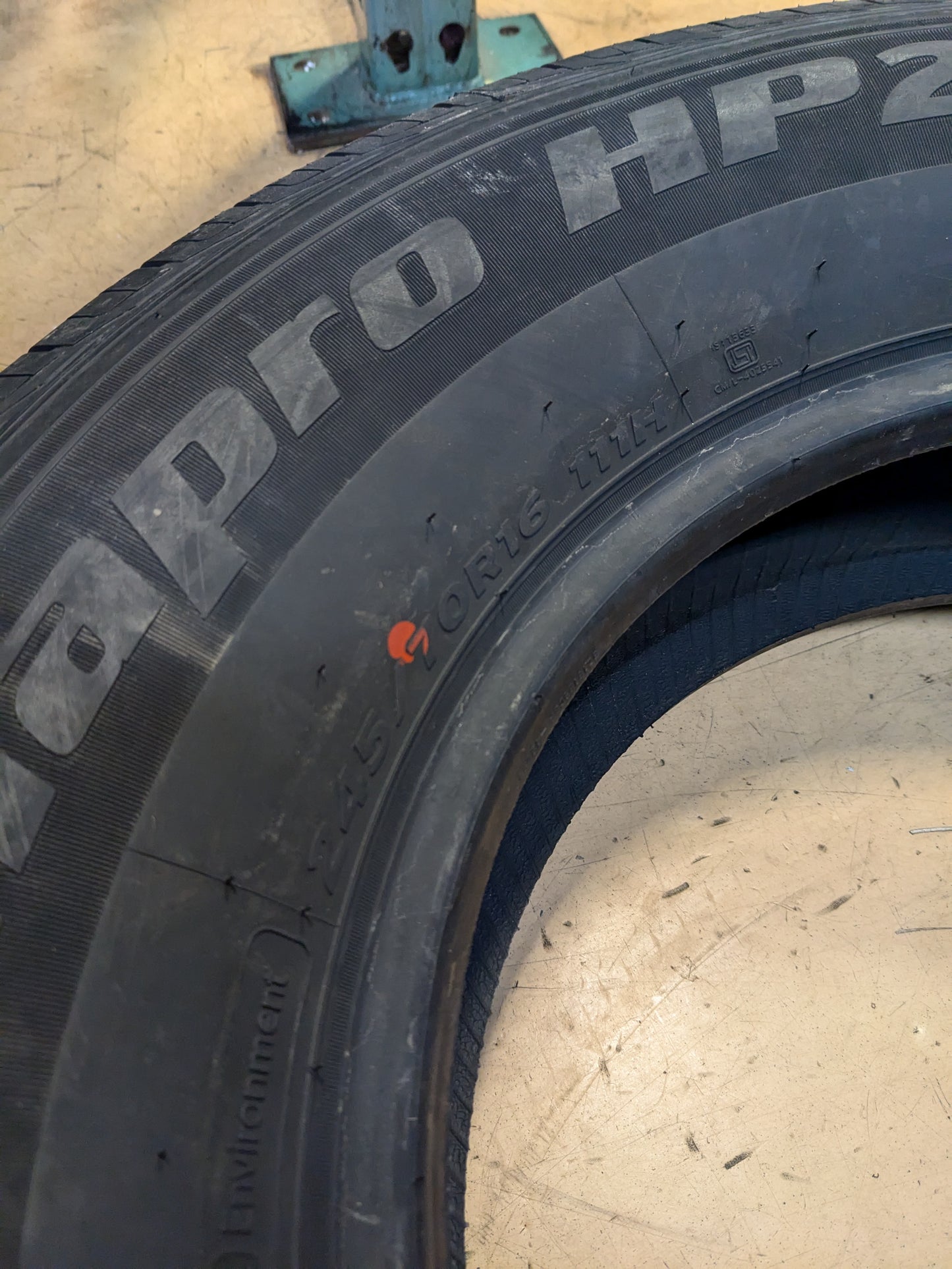 NEW OLD STOCK  HANKOOK DYNAPRO HP2 RA33 P 245 70 16 111H SL ALL SEASON TIRE 1014586