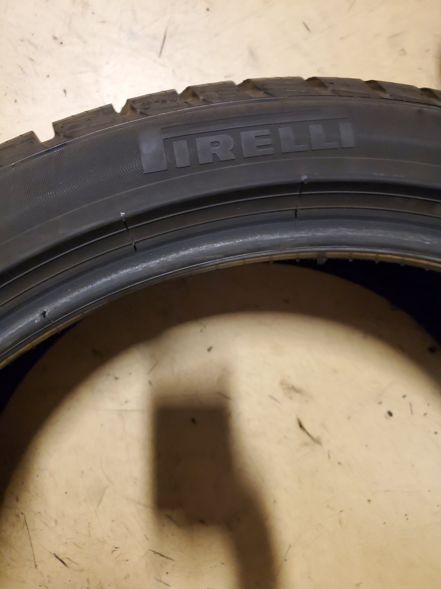 USED OS PIRELLI WINTER SOTTOZERO 3 N0 P 275 35 21 103V XL WINTER TIRE ‎2522700