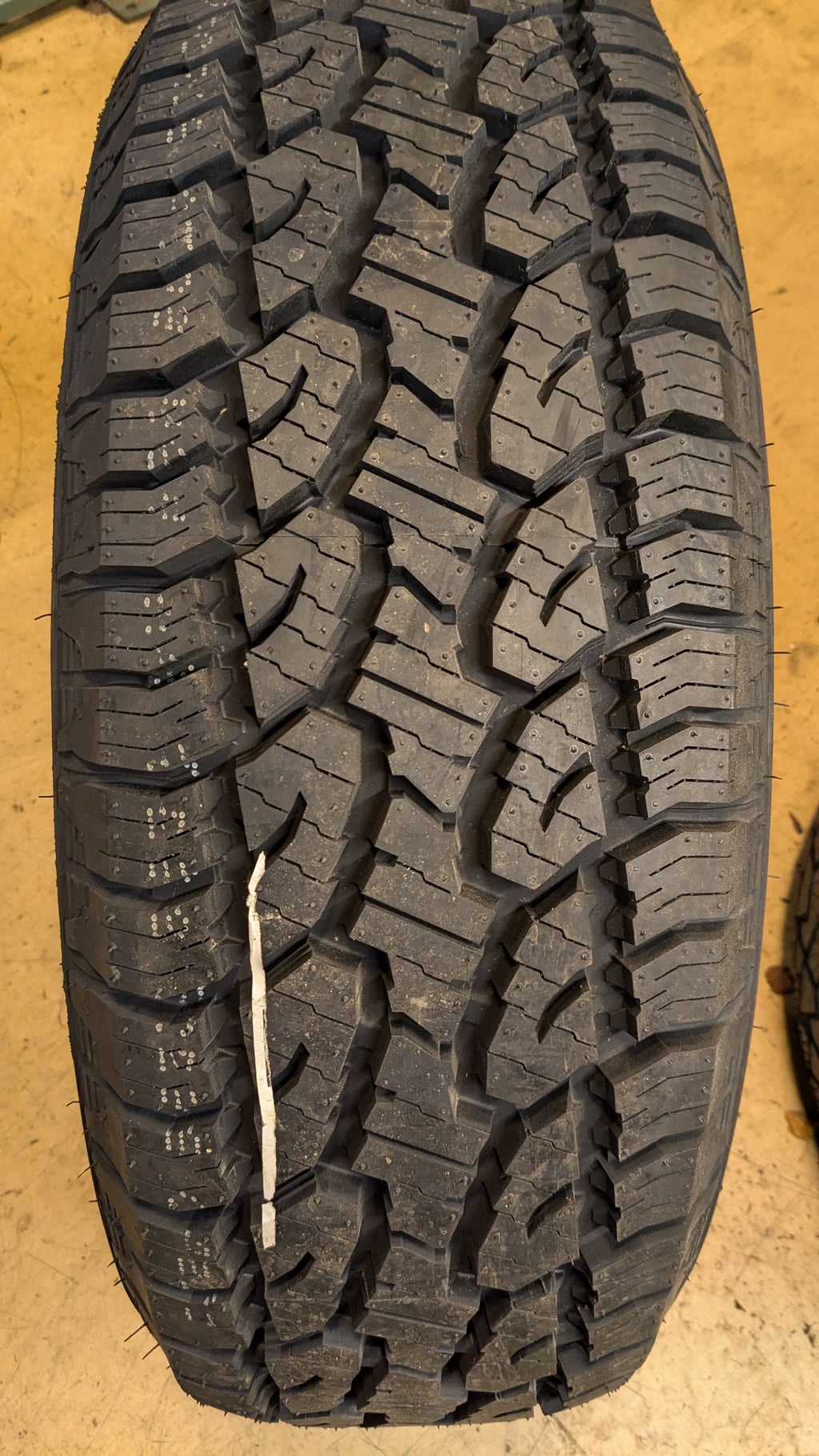 TRAIL GUIDE ALL TERRAIN OWL LT 275 70 18 125/122R 10PLY ALL TERRAIN TIRE TGT72