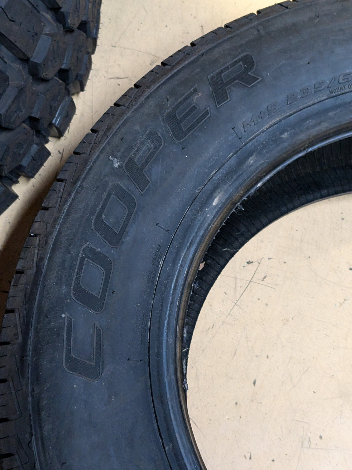 NEW COOPER CS5 GRAND TOURING P 235 65 17 104T SL ALL SEASON TIRE  90000020172