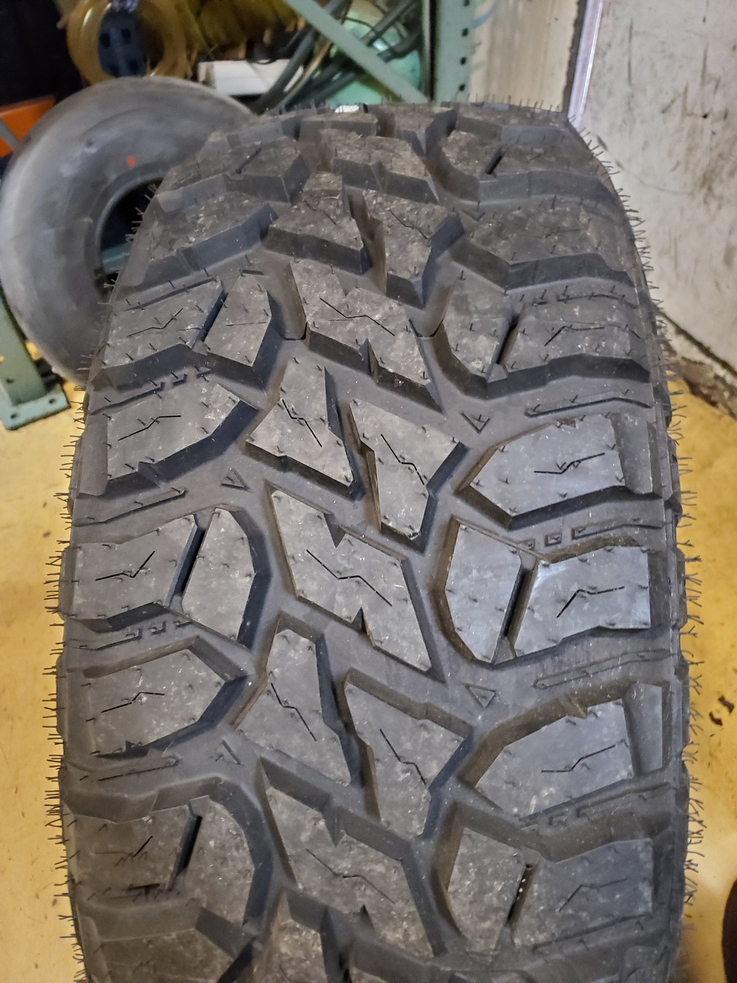 LANCASTER LS-67 M/T BSW LT 35 12.5 20 125Q 12PLY MUD TERRAIN TIRE LC1332