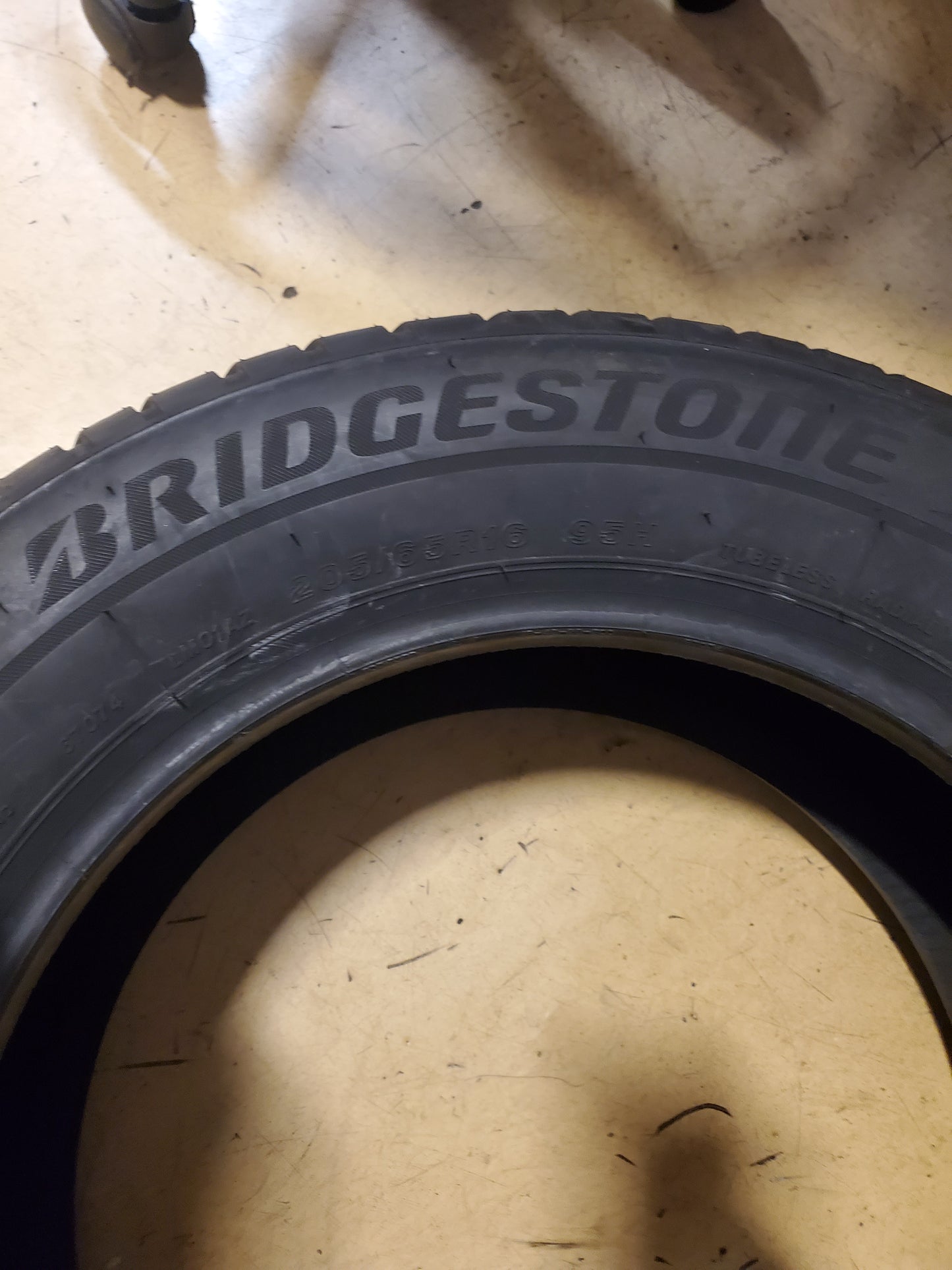 BRIDGESTONE BLIZZAK LM001 BSW P 205 65 16 95H WINTER TIRE 011790