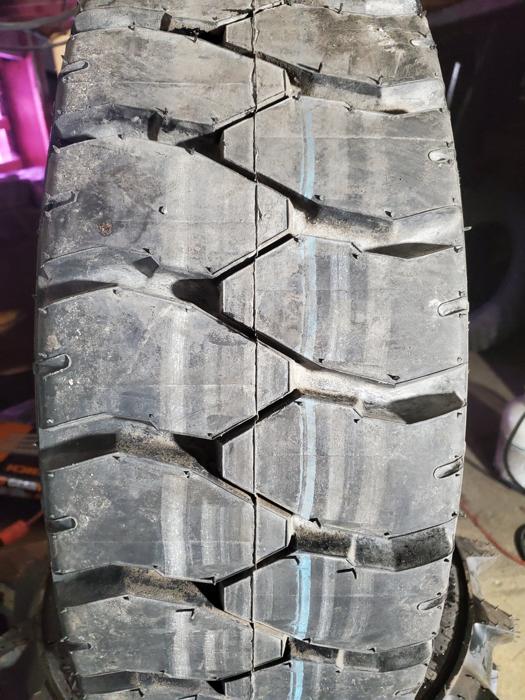 NOS MALHOTRA NHS BSW  28 9 15 16PLY FORKLIFT TIRE M28915