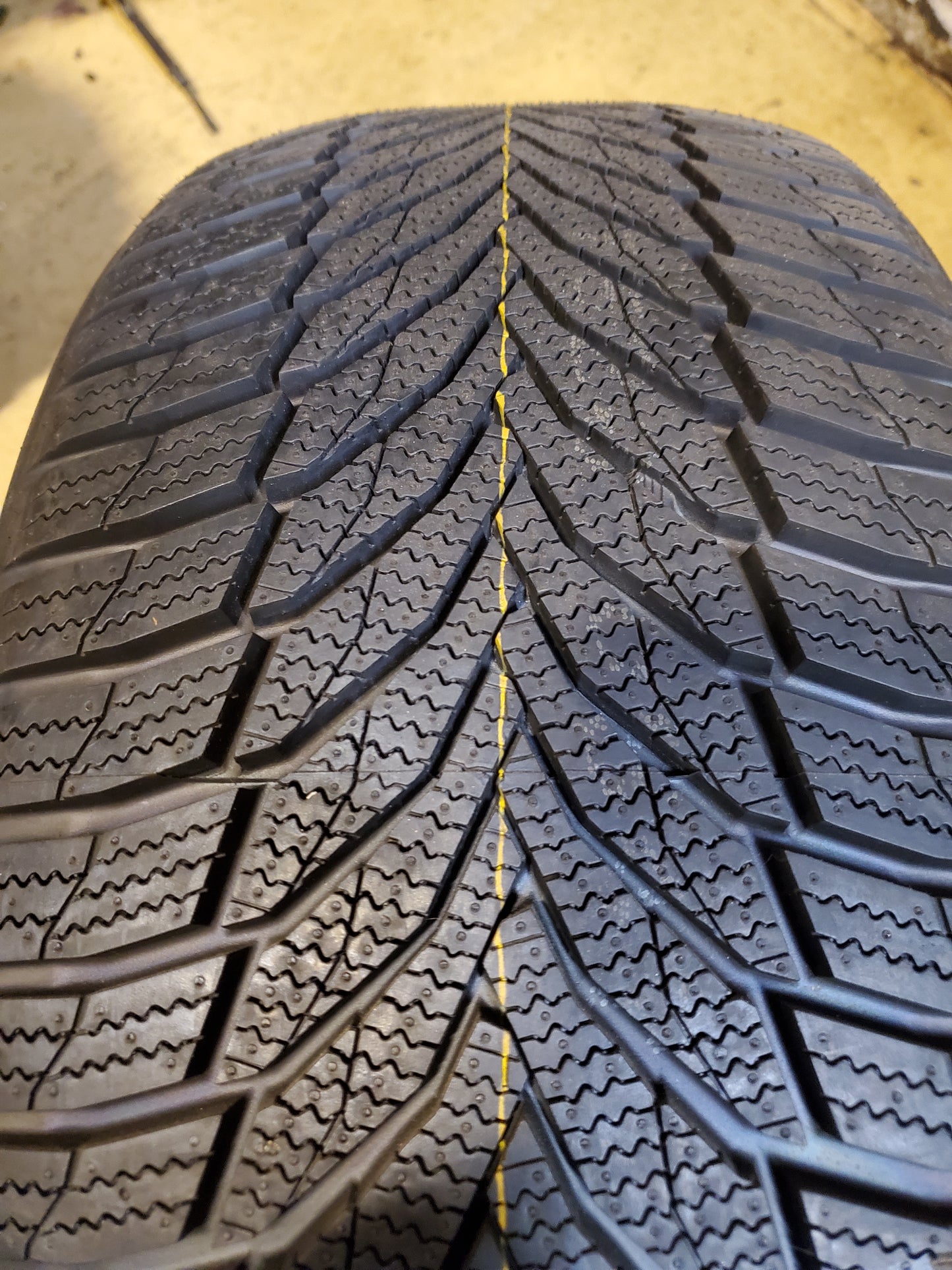 NEXEN WINGUARD SPORT 2 BSW P 235 45 18 98V XL WINTER TIRE 15477NXK