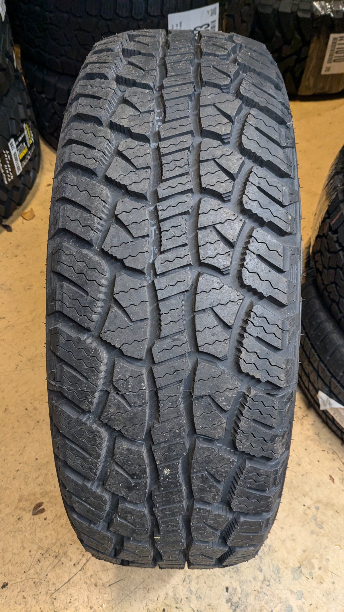 2 FINALIST TERRENO AT BSW P 275 60 20 115T ALL TERRAIN TIRE LLSUV045