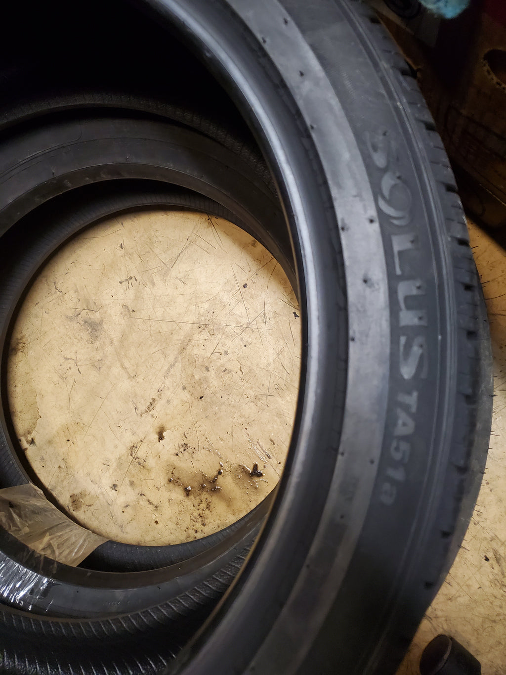 2 KUMHO SOLUS TA51A BSW P 235 40 19 96V XL ALL SEASON TIRE 2285713