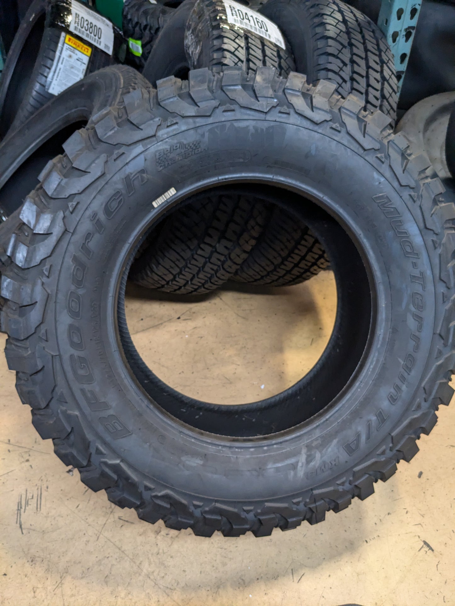 BFGOODRICH MUD-TERRAIN T/A KM3 LT 275 70 18 125/122Q 10PLY ALL SEASON TIRE 10199