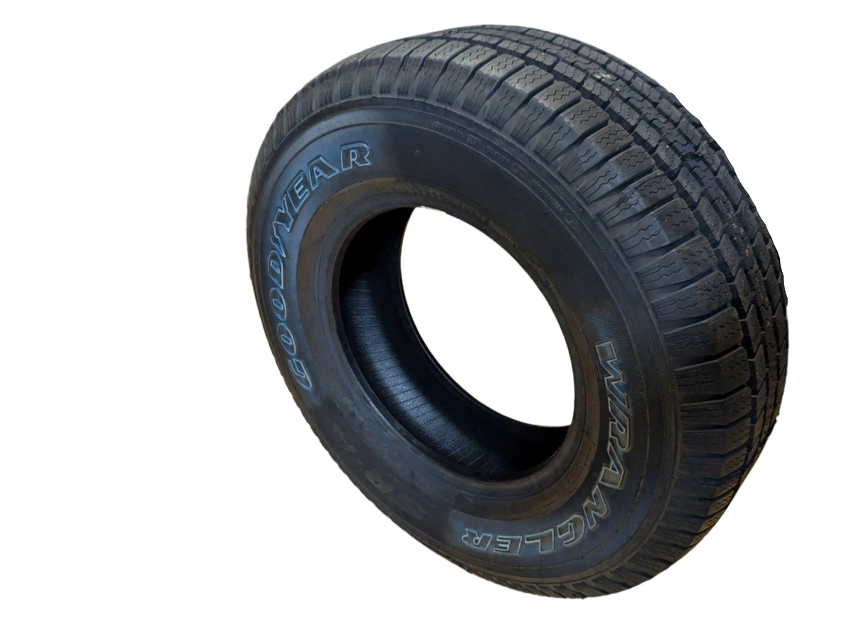 NOS GOODYEAR WRANGLER SRA OWL P 265 70 16 111S ALL SEASON TIRE 201231