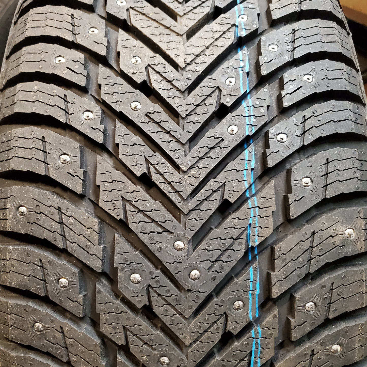 NOKIAN HAKKAPELIITTA 10 SUV STUDDED P 275 50 22 115T XL SNOW WINTER TIRES TS32535