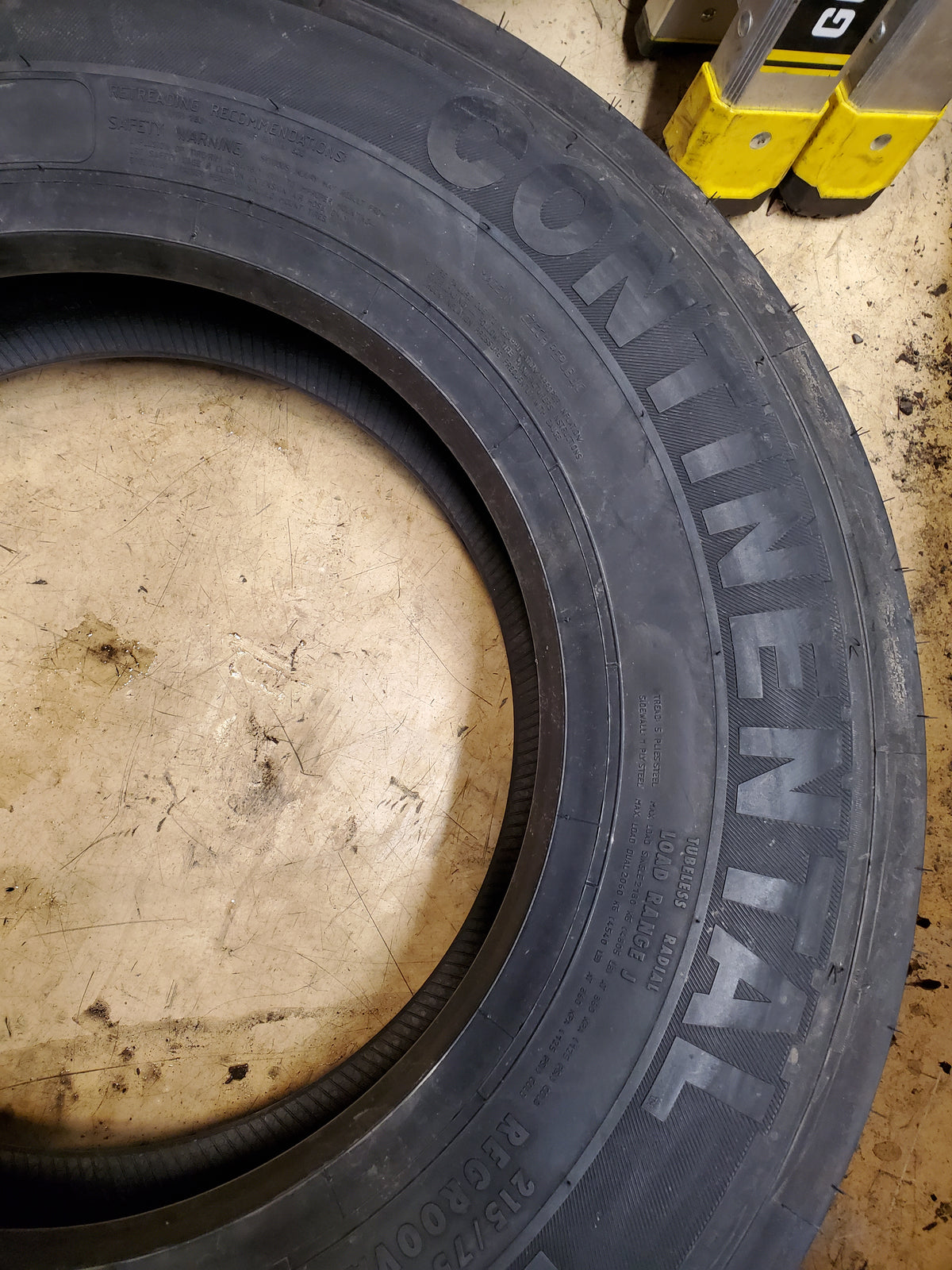 CONTINENTAL HTL2 ECO PLUS BSW  215 75 17.5 135/133L 18PLY TRAILER TIRE 05311070000