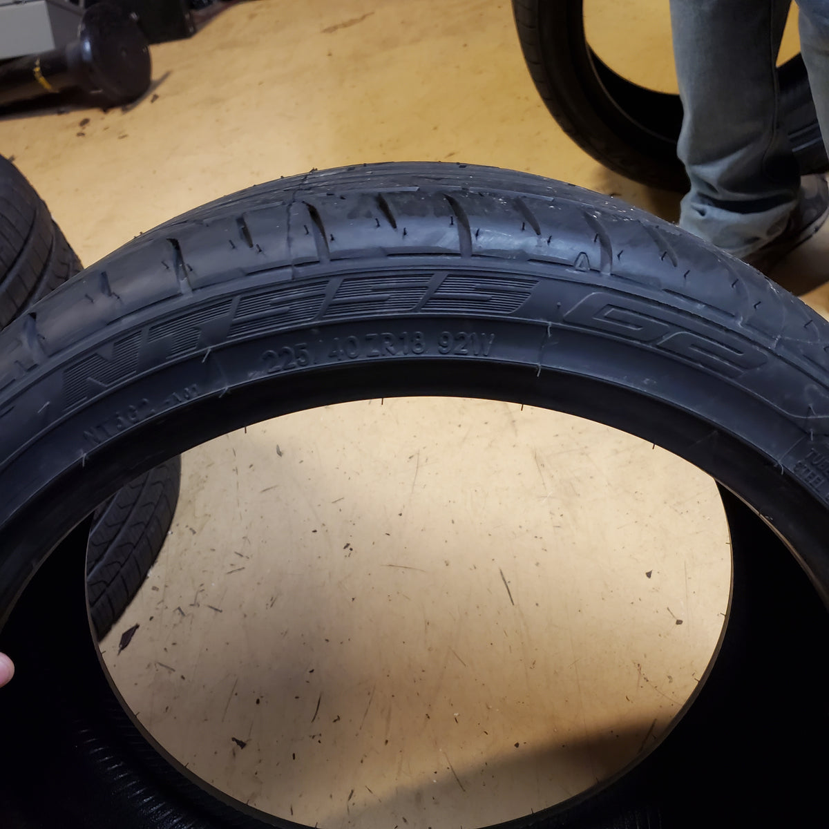 NITTO NT555 G2 P 225 40 18 92W XL UHP SUMMER TIRE 211180