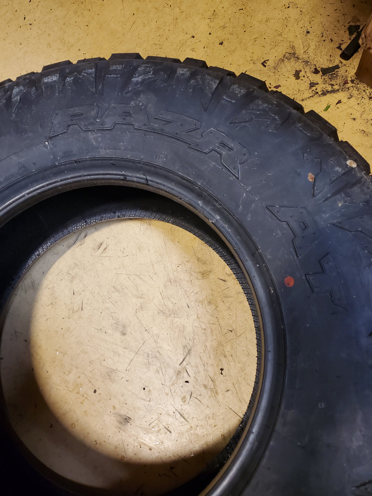 2 MAXXIS RAZR AT-811 BSW LT 285 75 18 129/126S 10PLY ALL TERRAIN TIRE TL00070200
