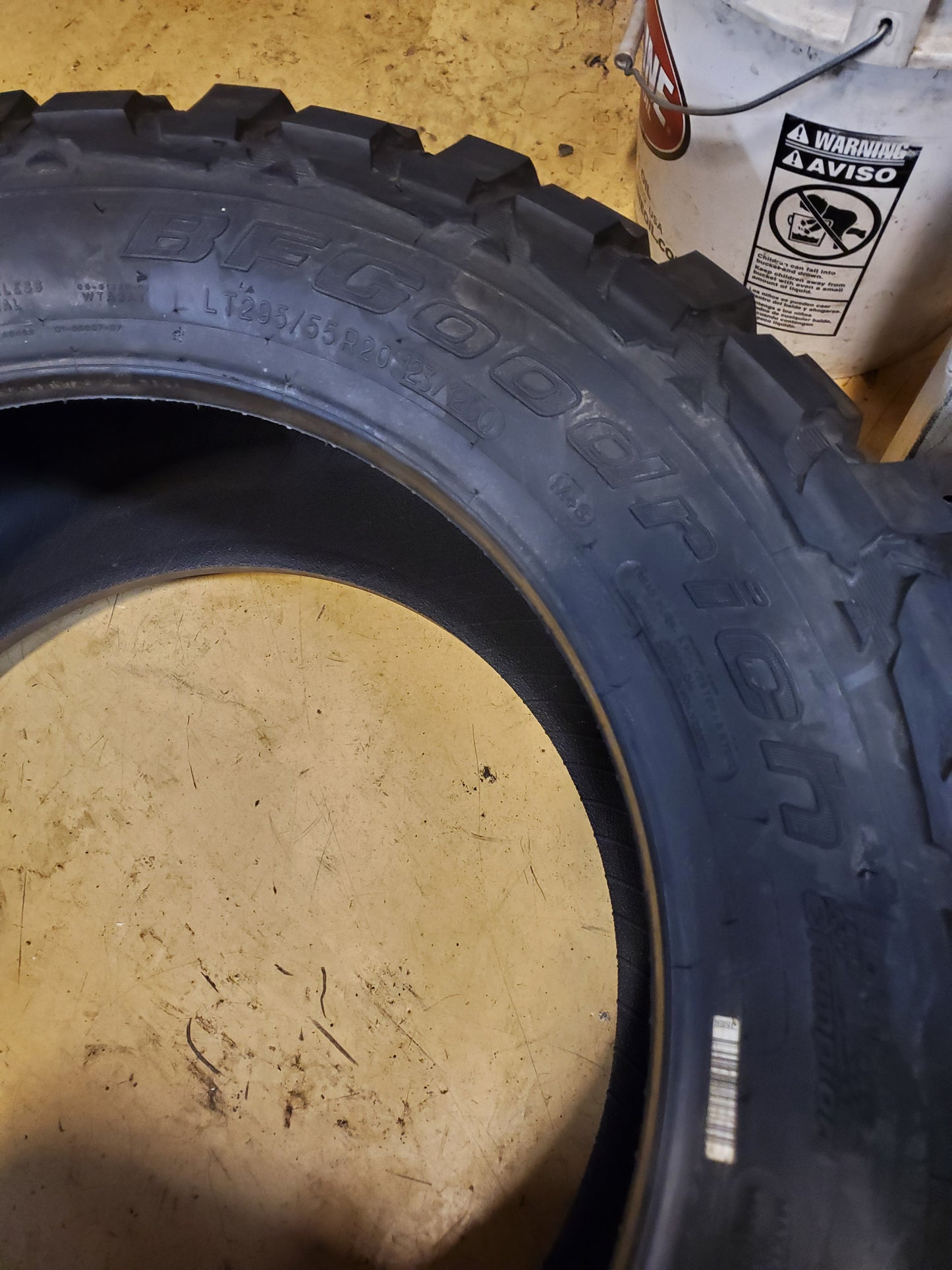 NOS BFGOODRICH MUD TERRAIN T/A KM3 LT 295 55 20 123/120Q 10PLY MUD TIRE 63019