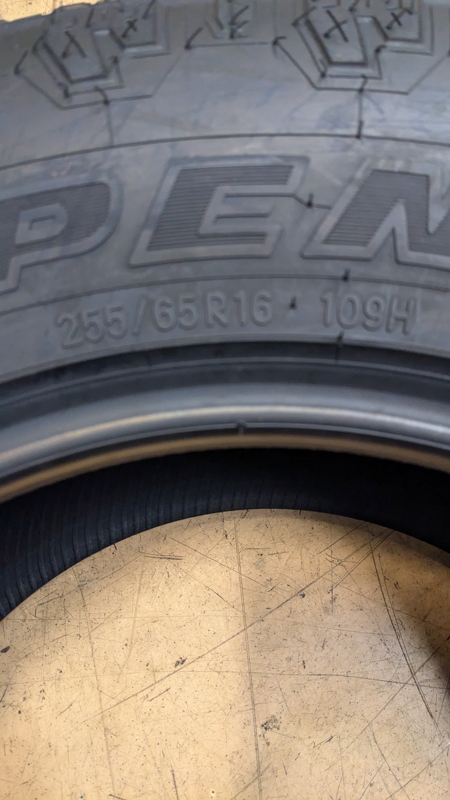 NOS TOYO OPEN COUNTRY AT2 BSW P 255 65 16 109H ALL SEASON TIRE 196570