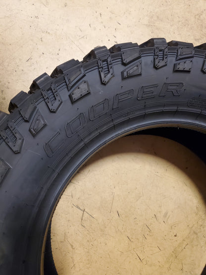 COOPER DISCOVERER STT PRO BSW LT 295 60 20 126/123Q 10PLY MUD TIRE 170104006